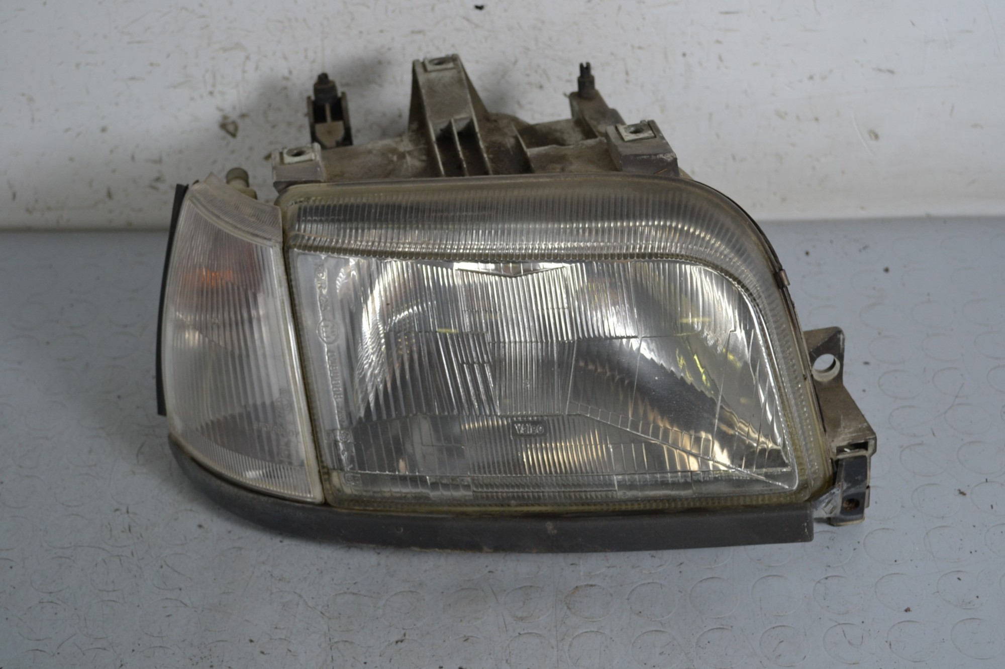 Faro Anteriore DX Renault Clio I dal 1990 al 1998 Cod 7701034147  1656917196047