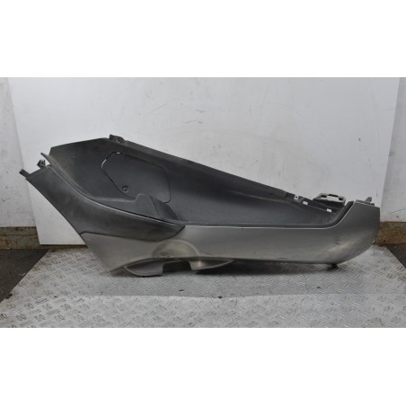 Carena Pedana Poggiapiedi DX Piaggio MP3 250 Dal 2006 Al 2011  1667903512352