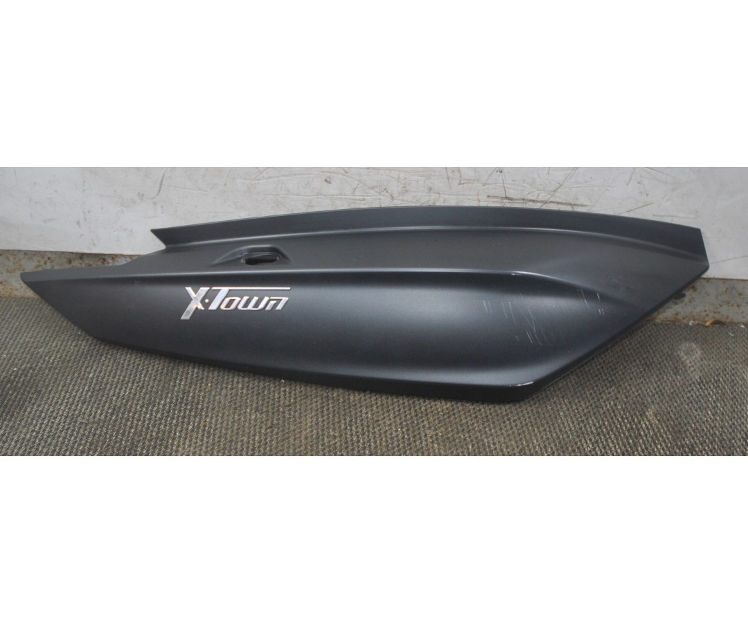 Carena posteriore destra Dx Kymco X-town 125 / 300 Dal 2016 al 2020  2411111137352