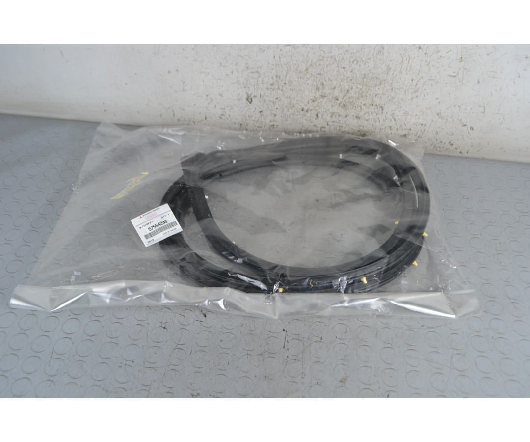 Guarnizione in gomma portiera posteriore SX Mitsubishi Mirage Dal 2012 al 2018 Cod 5755A249  1676631497169