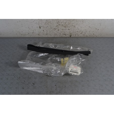 Guarnizione Striscia Meteo Mitsubishi Pajero V80 dal 2006 al 2021 Cod mr523297  1676994776659