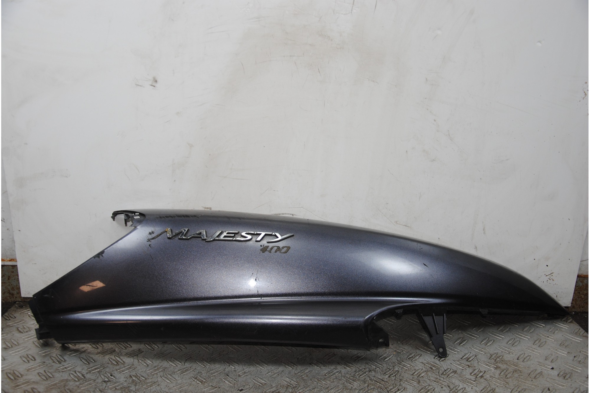 Carena Fianchetto Laterale posteriore DX Yamaha Majesty 400 dal 2004 al 2008  1677574607394