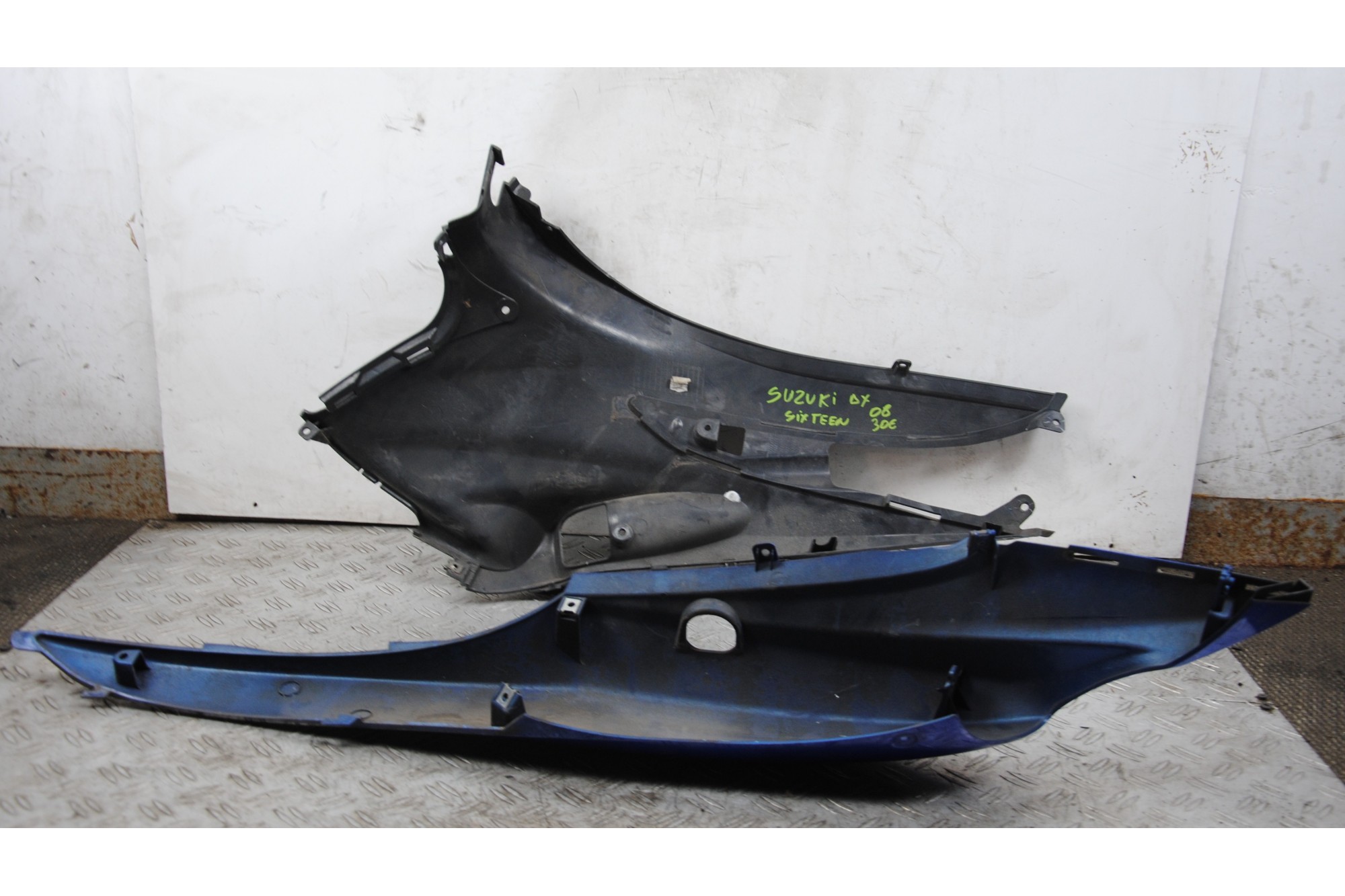 Carena Fianchetto Laterale DX Suzuki Sixteen 125 / 150 dal 2007 al 2014  1678268378712