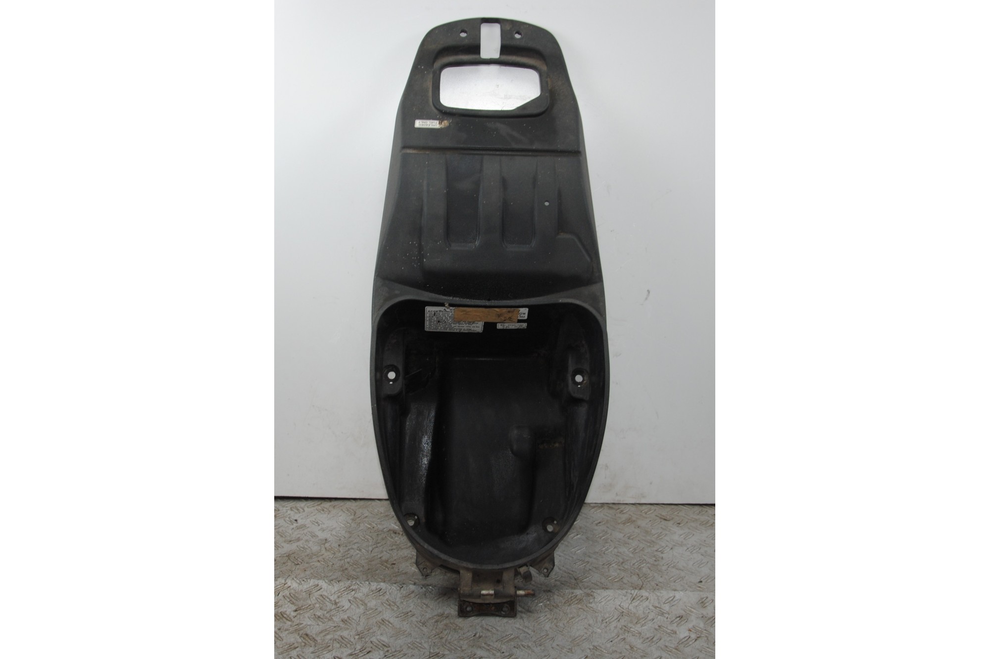 Carena Vano Sottosella Honda SH 300 dal 2006 al 2010 COD : 81260-KTW-9000  1679649058155