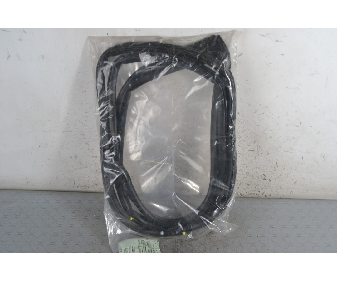 Guarnizione porta posteriore DX Honda CR-V Dal 2002 al 2007 Cod 72810-SWW-E01  1685624184238