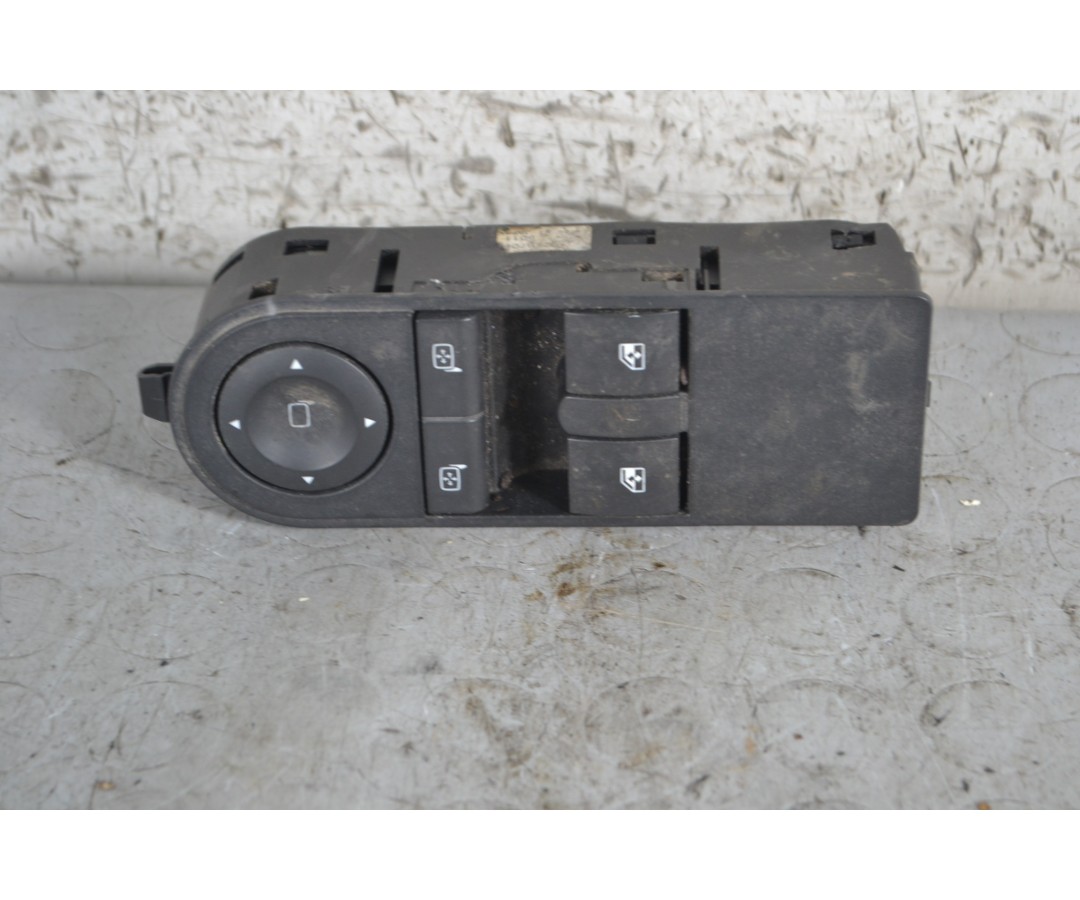 Pulsantiera alzacristalli anteriore SX Opel Astra h Dal 2004 al 2011  1686217133527