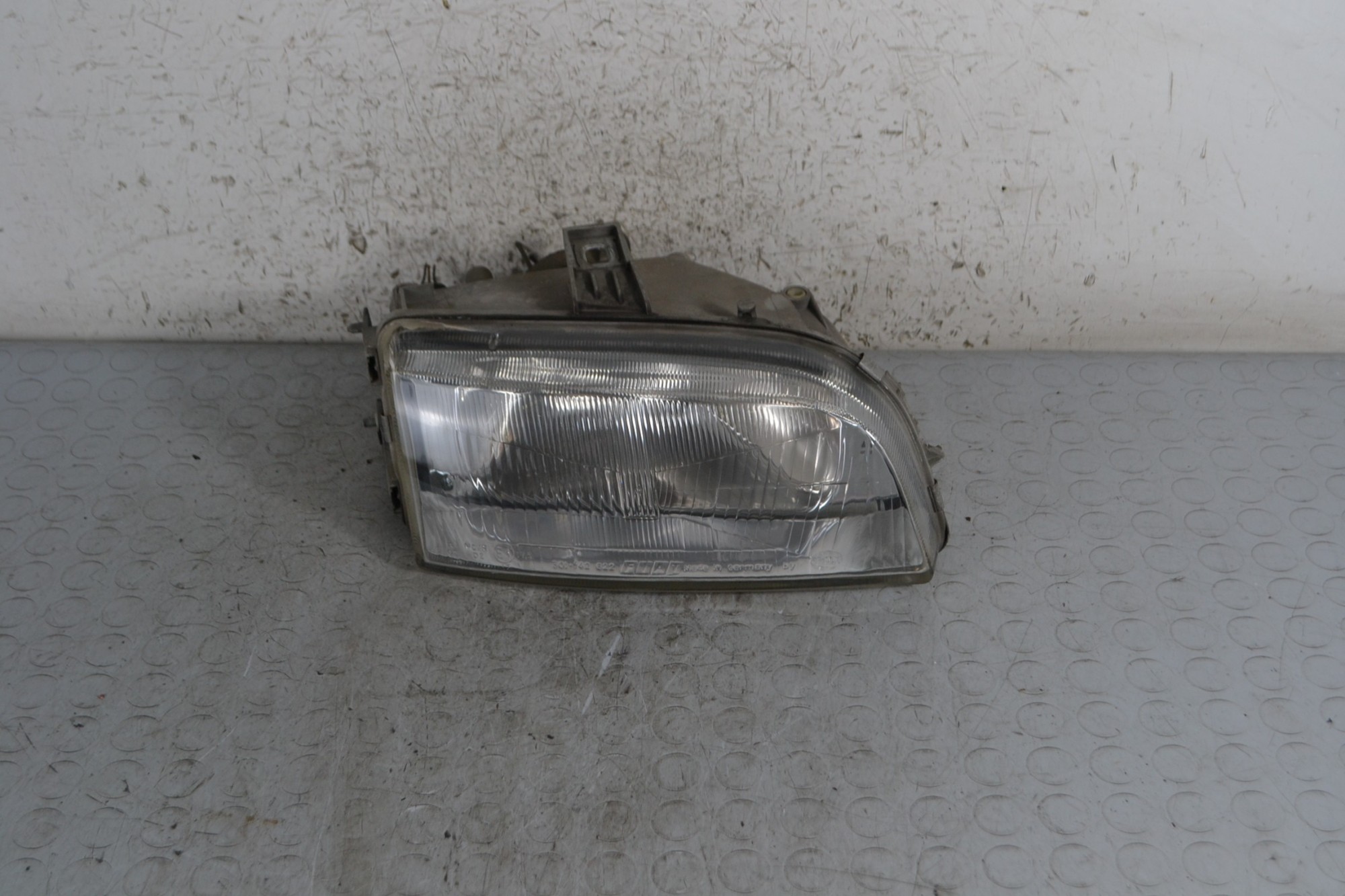 Faro Anteriore DX Fiat Punto dal 1993 al 1999 Cod 142598-00  1687765952509