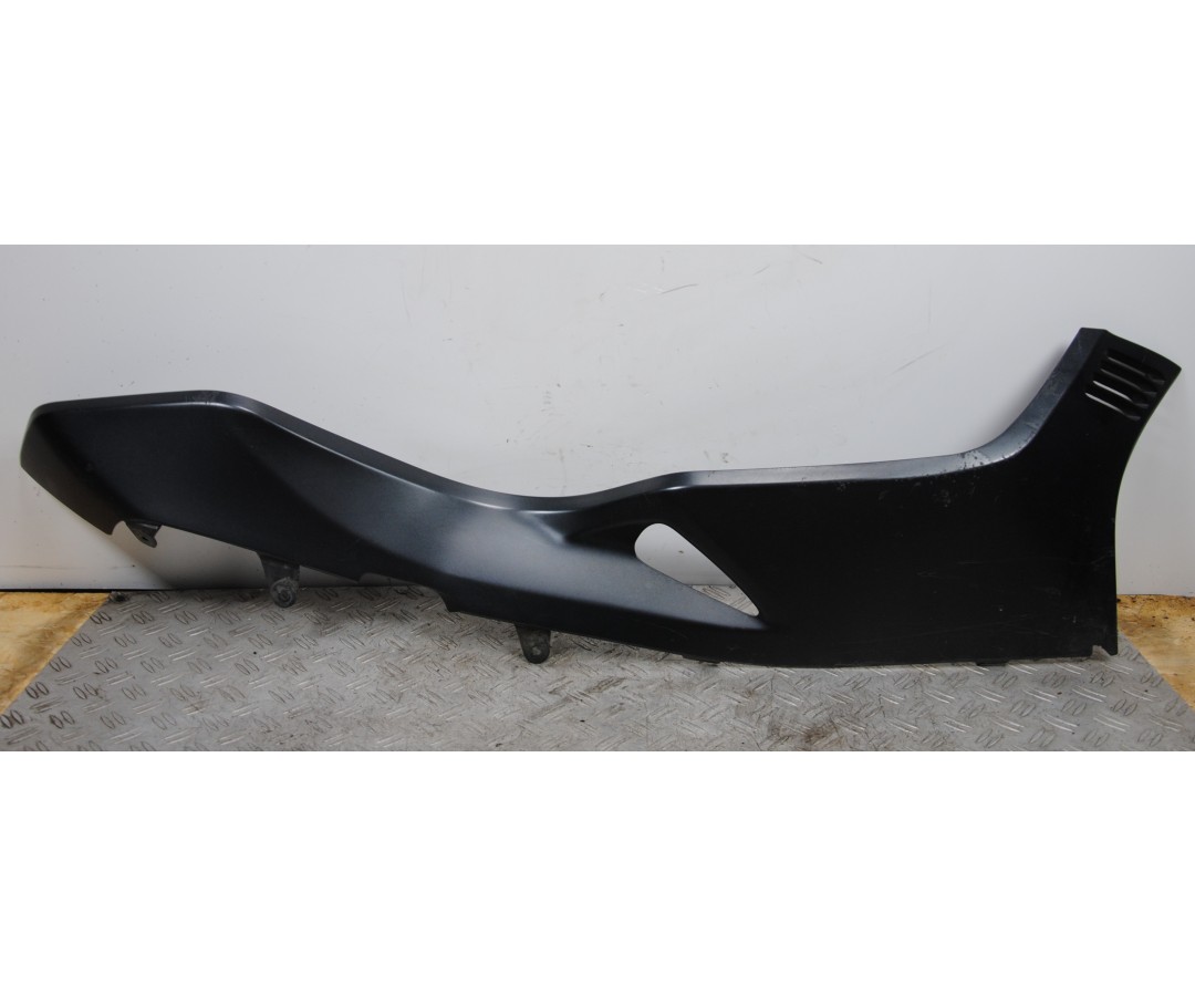 Carena Sottopedana Destro DX Suzuki Burgman 400 K7 dal 2007 al 2013  1688480824003