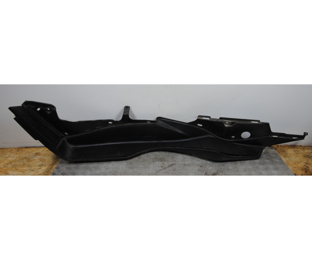 Carena PedanaPoggiapiedi Destro DX Suzuki Burgman 400 K7 dal 2007 al 2013  1688485690344