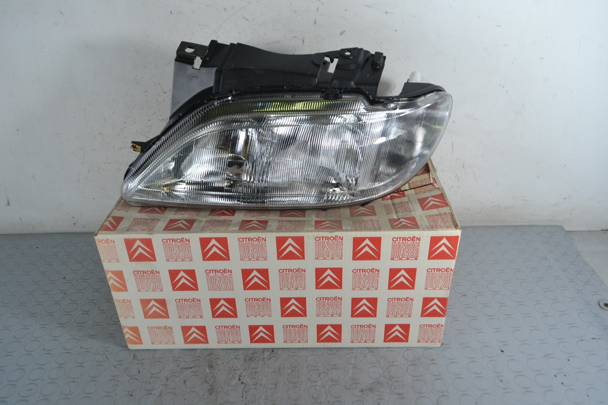 Faro Anteriore SX Citroen Xsara dal 1997 al 2000 Cod 6204r6  1690276452048