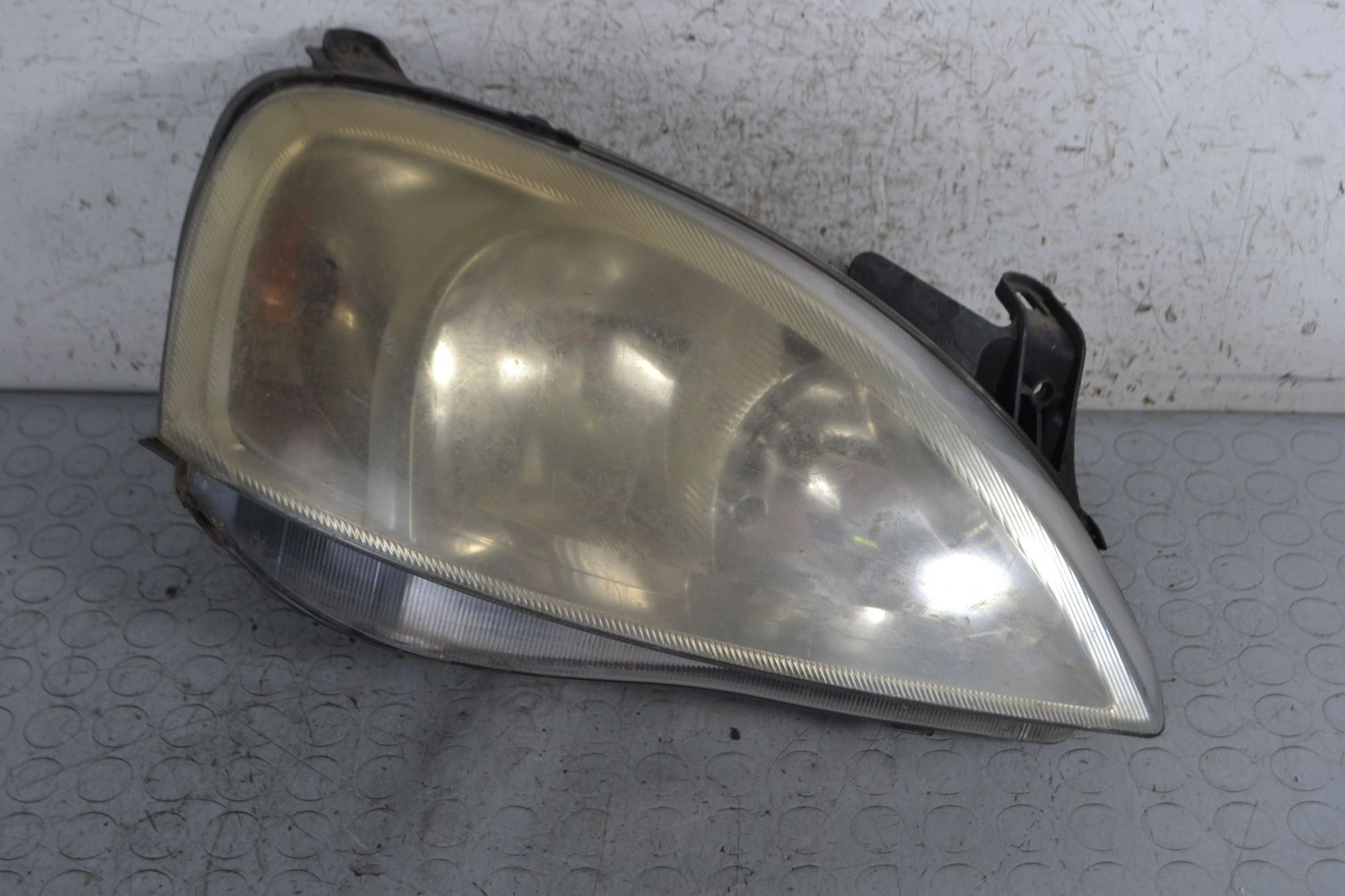 Faro Anteriore DX Opel Corsa C dal 2000 al 2006 Cod 13195924  1694773346015