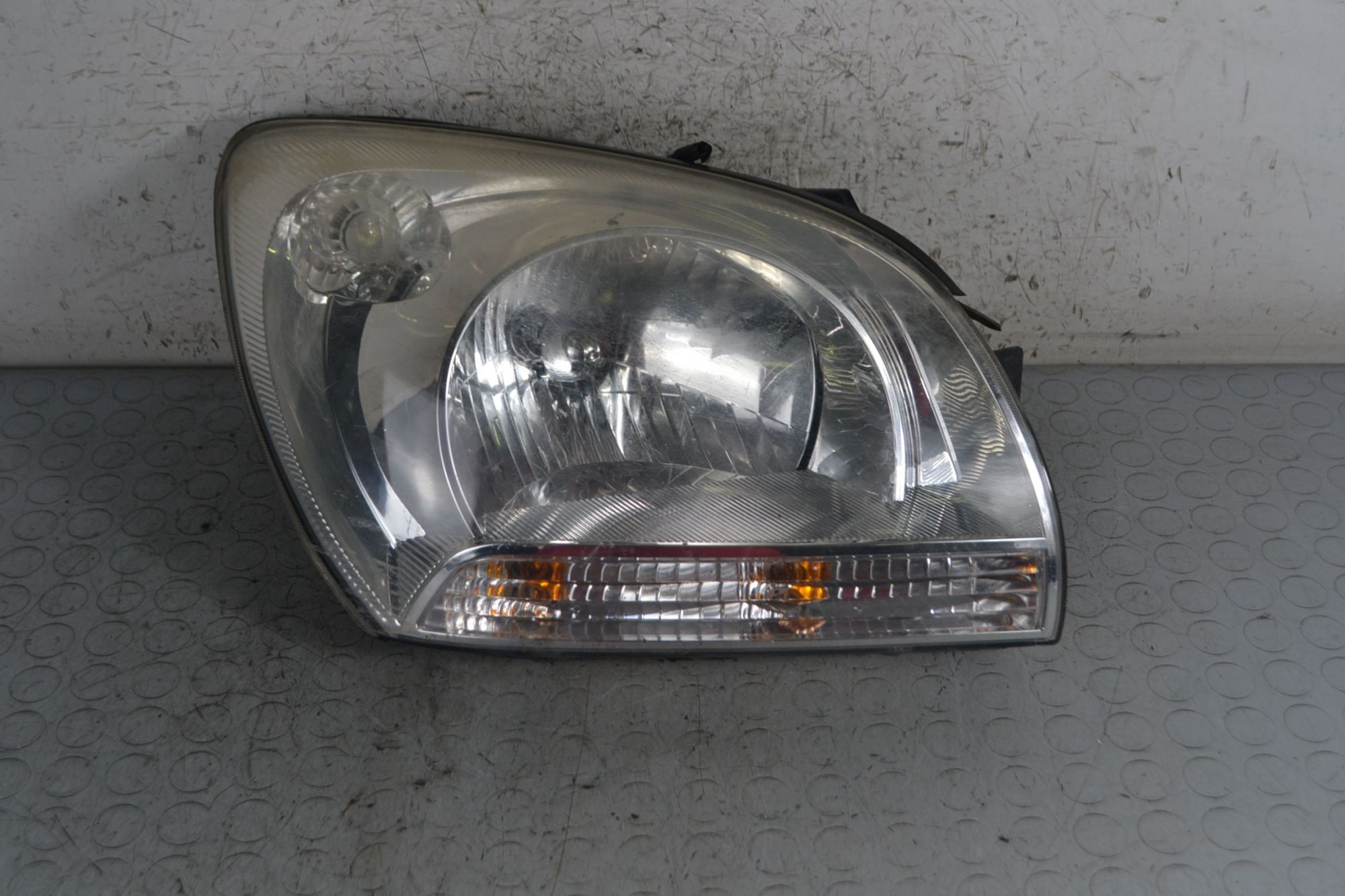 Faro Anteriore DX Kia Sportage KM dal 2004 al 2009 Cod 92101-1f0  1694774944463