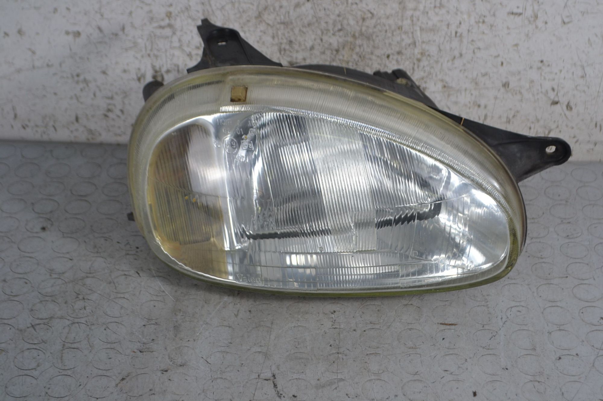 Faro Anteriore DX Opel Corsa B dal 1993 al 2000 Cod 90444785  1695033644957