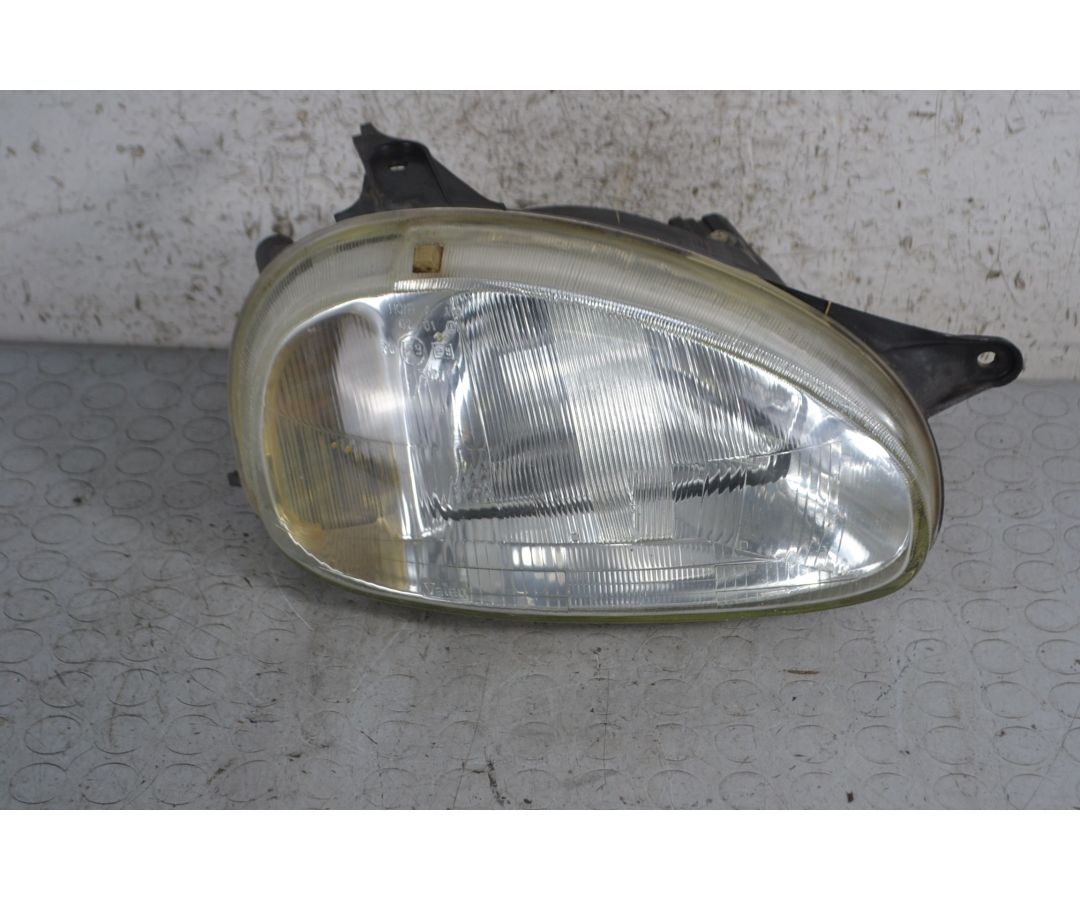 Faro Anteriore DX Opel Corsa B dal 1993 al 2000 Cod 90444785  1695033644957