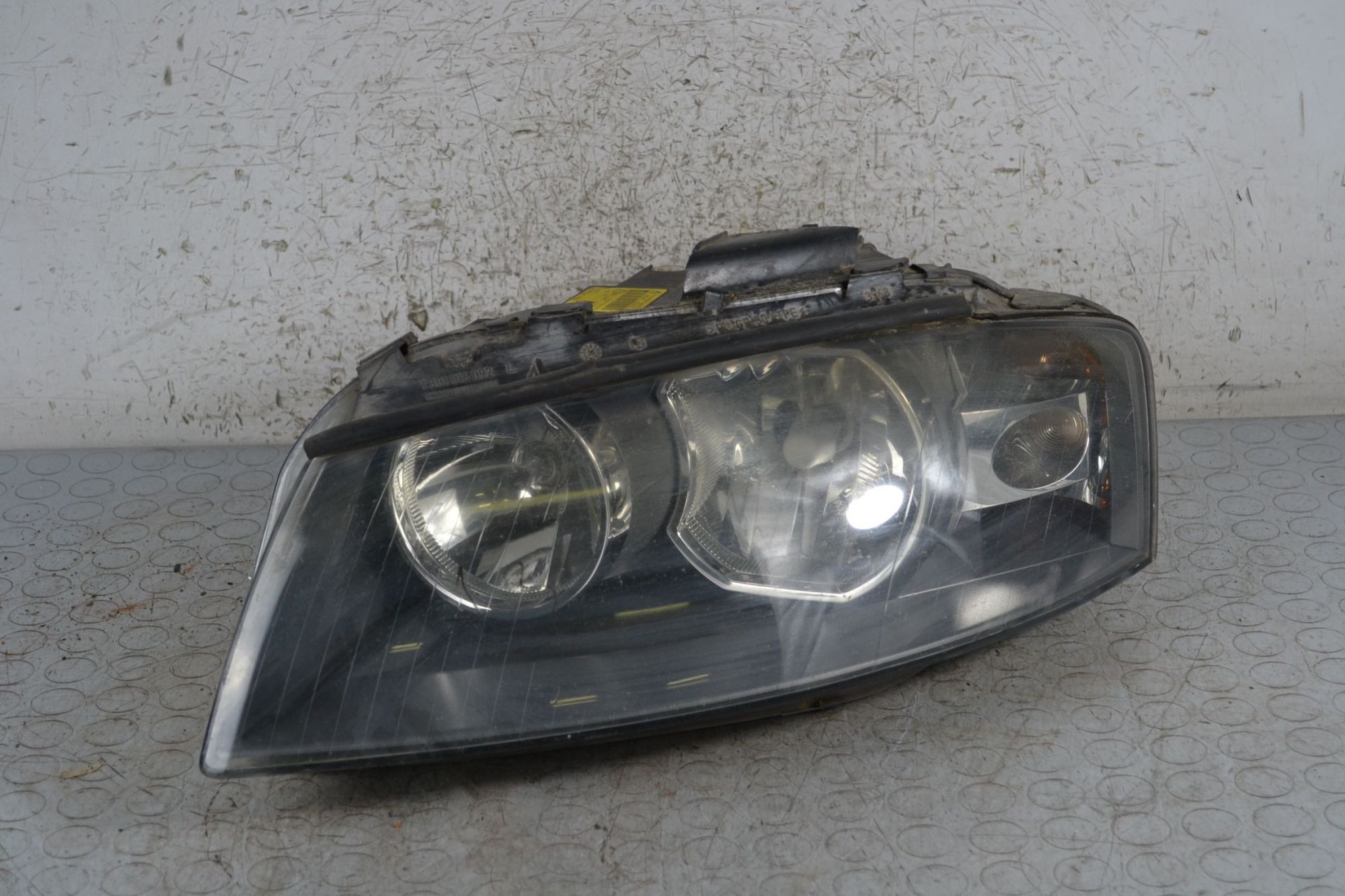 Faro anteriore SX Audi A3 8P Dal 2003 al 2010 Cod 8P0941003A  1696587844633