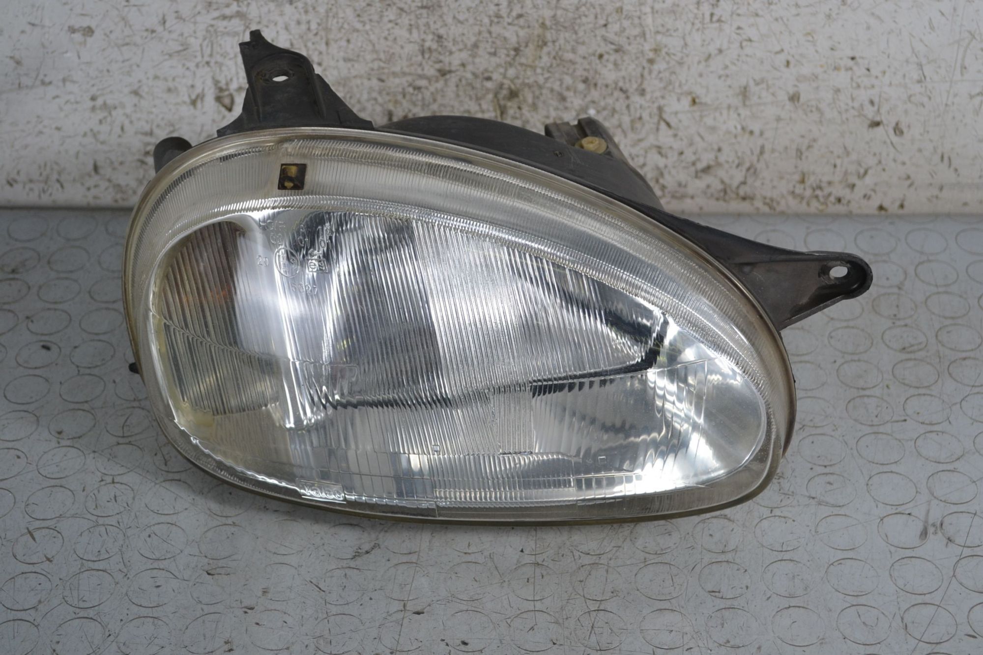 Faro anteriore DX Opel Corsa B Dal 1993 al 2000 Cod 90444787  1697120859503