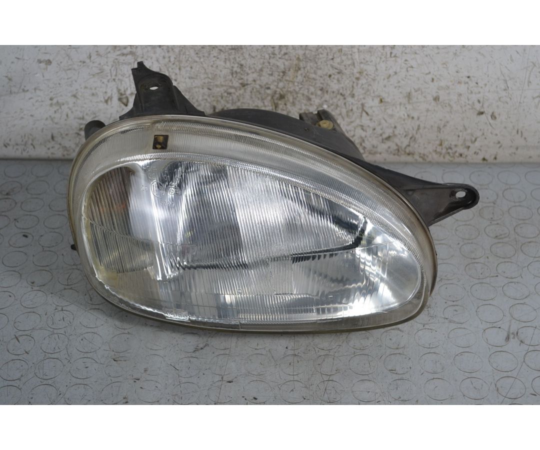 Faro anteriore DX Opel Corsa B Dal 1993 al 2000 Cod 90444787  1697120859503