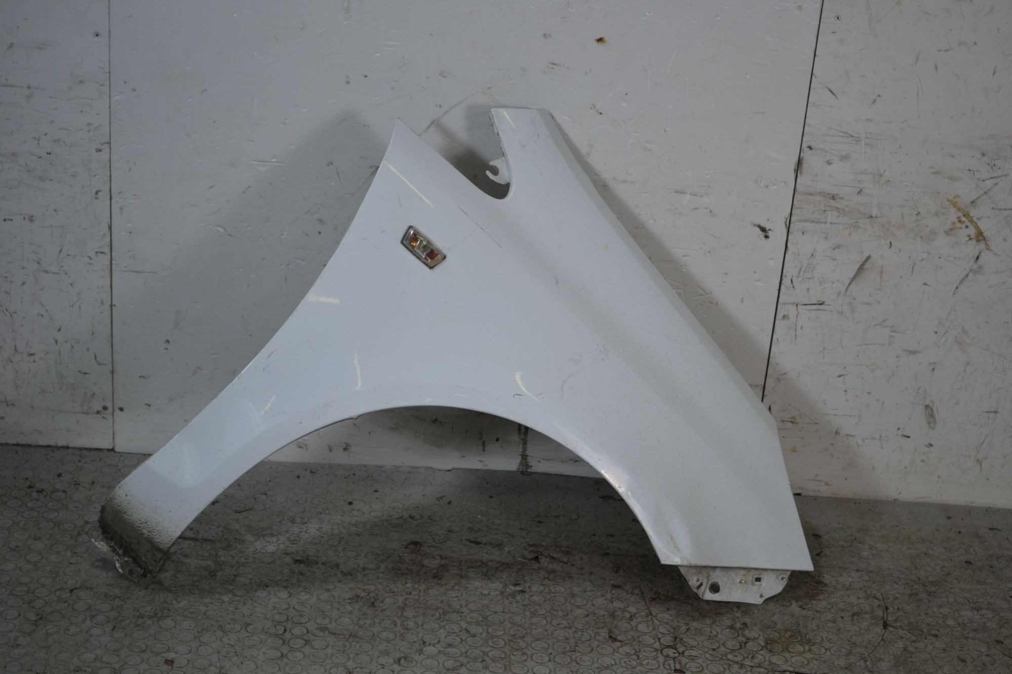 Parafango anteriore DX Opel Corsa D Dal 2006 al 2014 Colore bianco  1697711312721