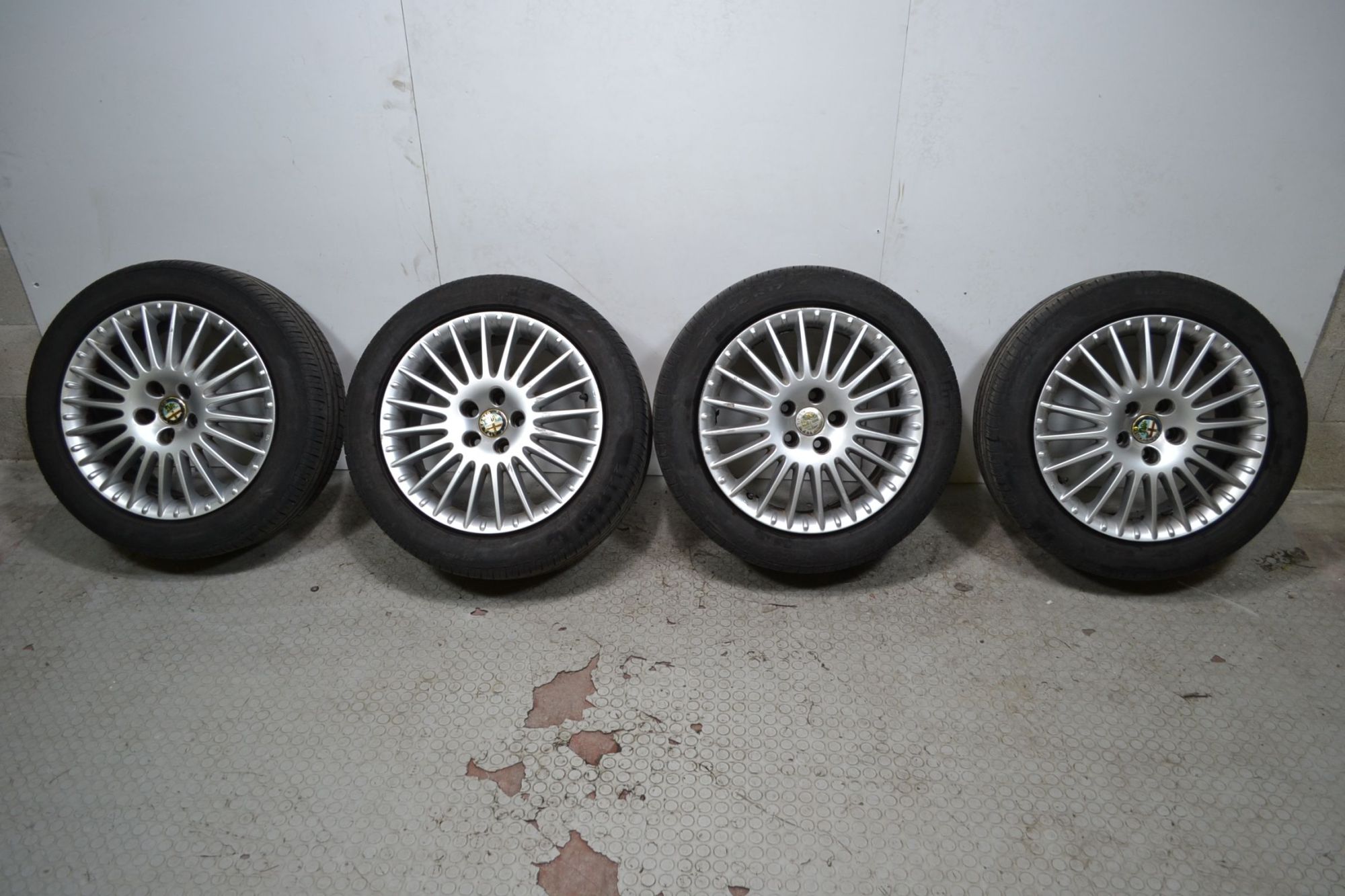 Treno completo cerchi e gomme Alfa Romeo 159 Dal 2005 al 2011 Misura 225/50 R17 94W 5 fori  1698925286747