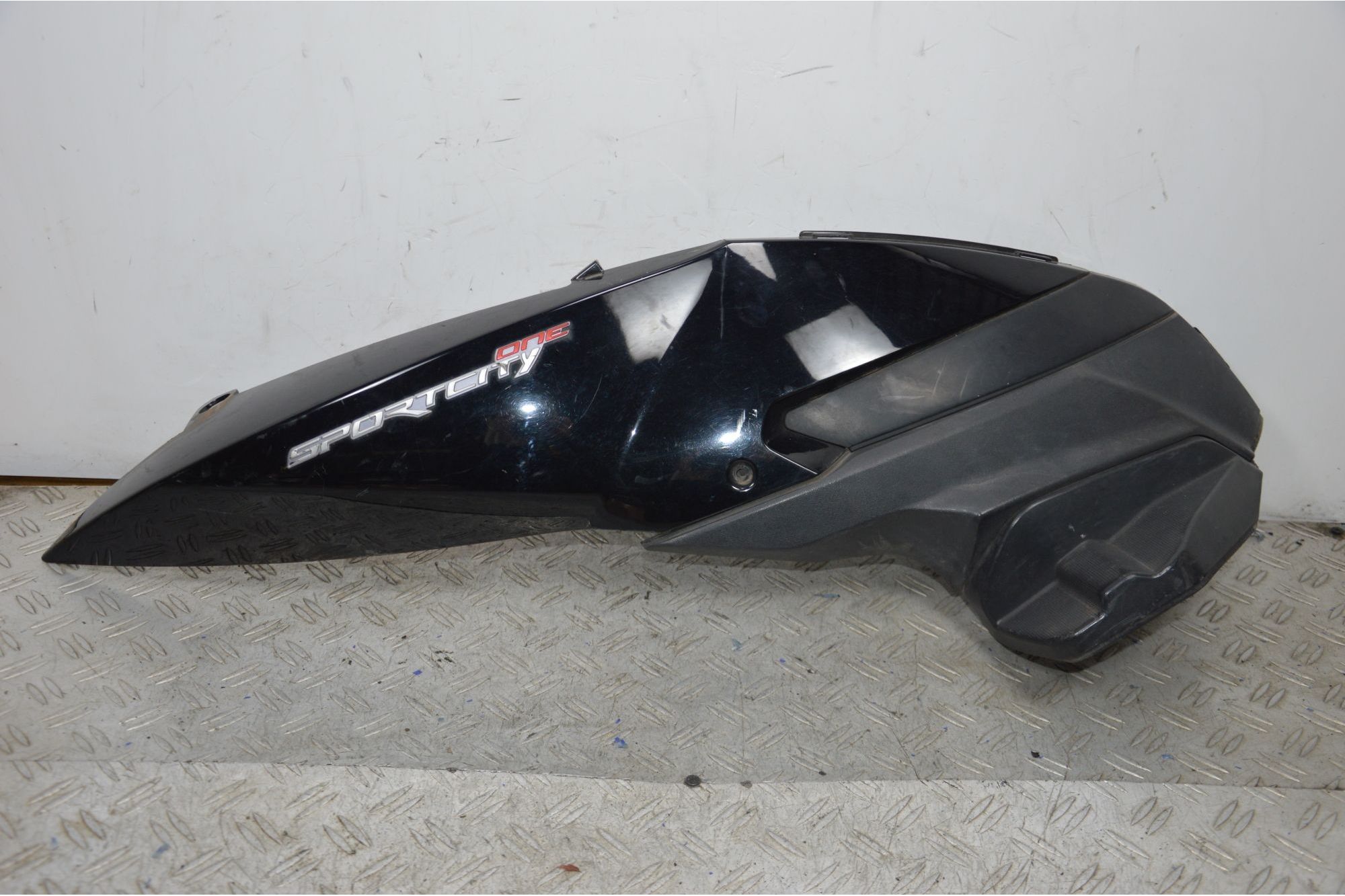 Carena Fianchetto Destro Aprilia Sportcity One 125 Dal 2008 al 2012 COD Piaggio 856448 Crepa Centrale  1698940528235