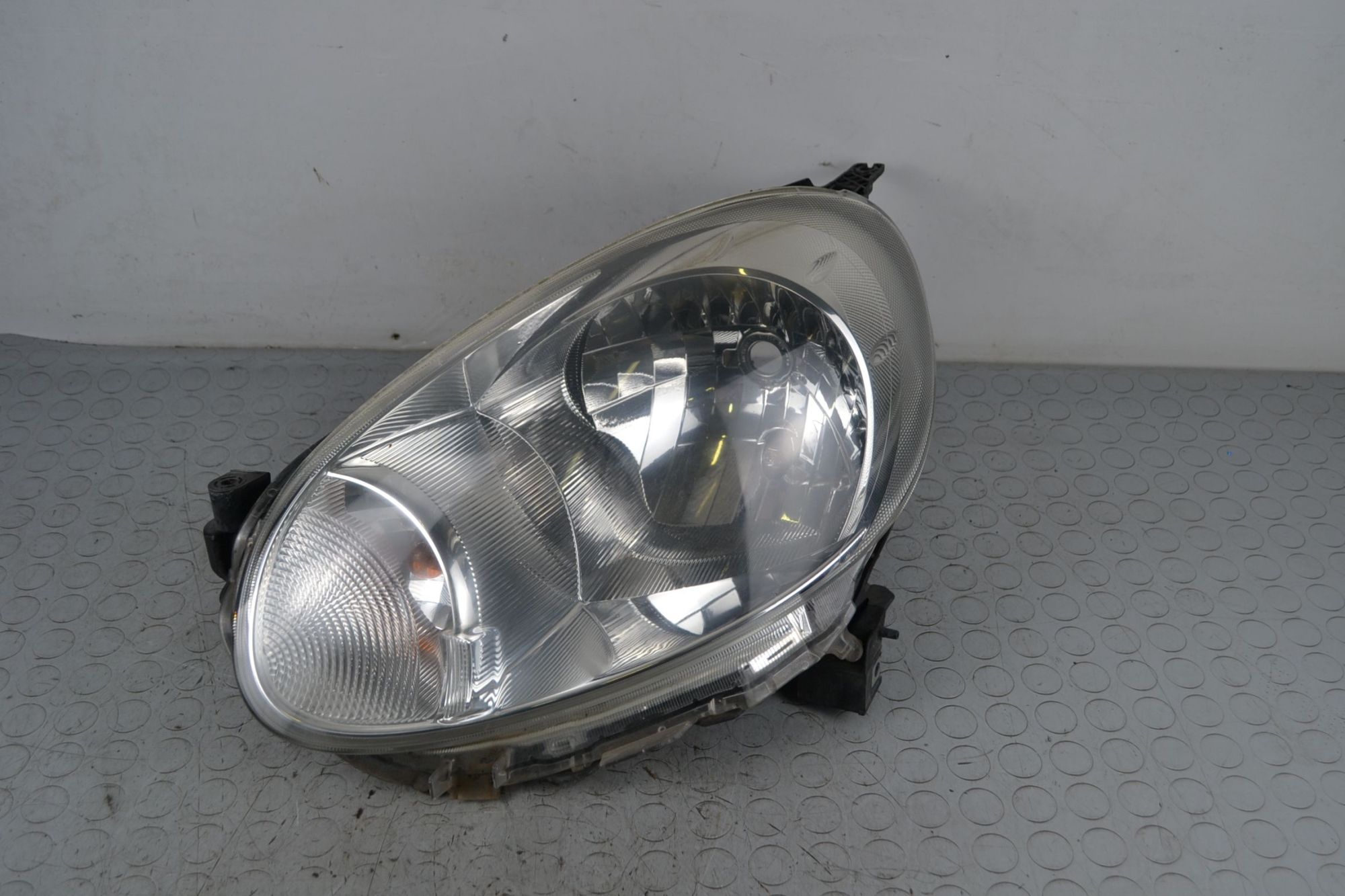 Faro fanale anteriore SX Nissan Micra K13 Dal 05-2010 al 09-2015 Cod 260601HB0A  1699284849871