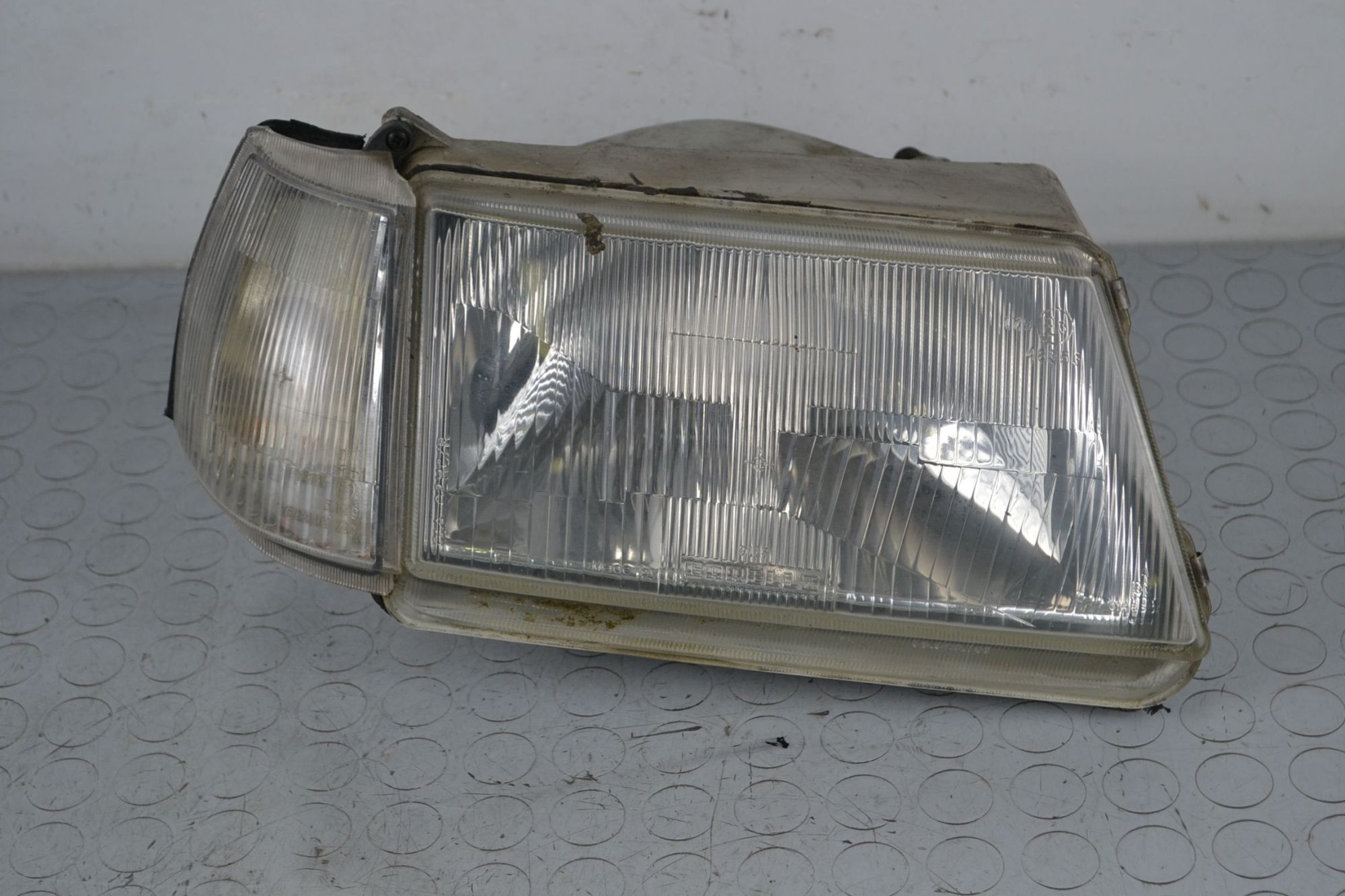 Faro Anteriore DX Lancia Y10 dal 1992 al 1995 Cod 35620748  1699352907540