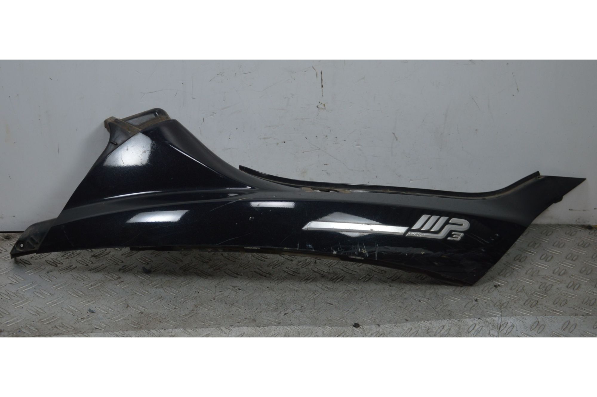 Carena Fianchetto Laterale Posteriore Destro Piaggio MP3 250 dal 2004 al 2011 COD Piaggio 624447-02  1699354518256