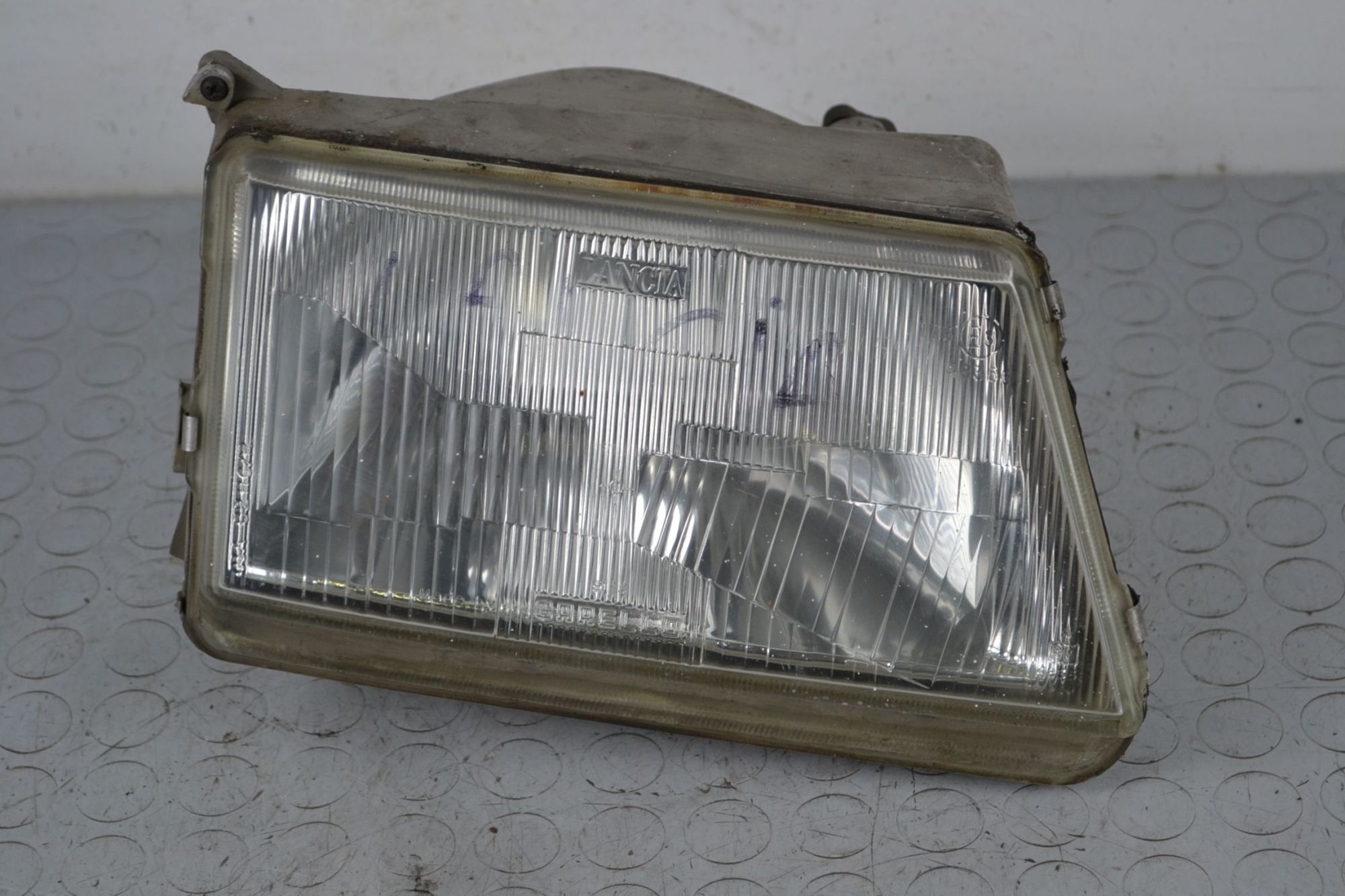 Faro Anteriore DX Lancia Y10 dal 1992 al 1995 Cod 35620748  1699632609959