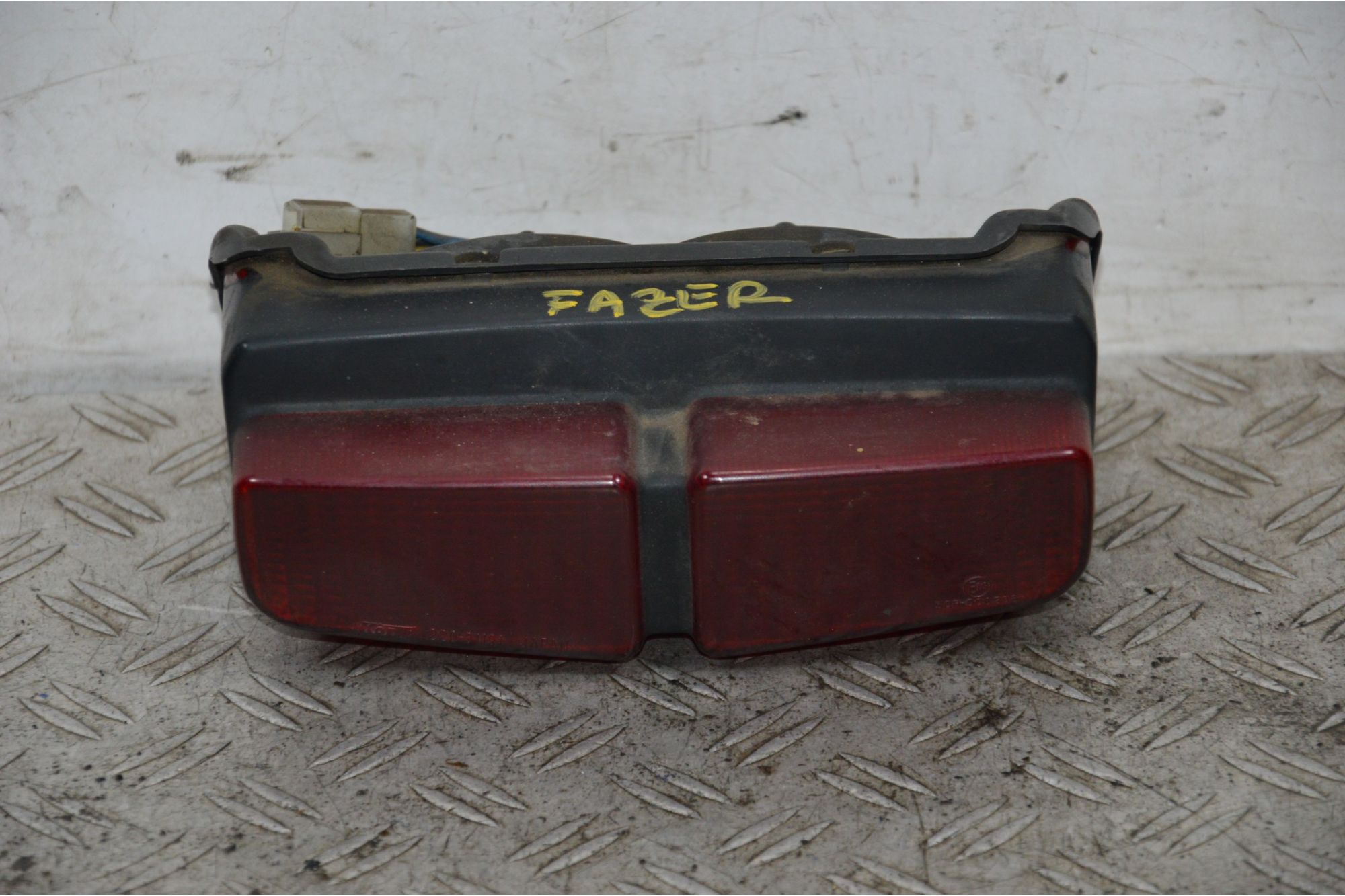 Fanale Stop posteriore Yamaha Fazer 600 FZS Dal 1998 al 2001  1701357363839