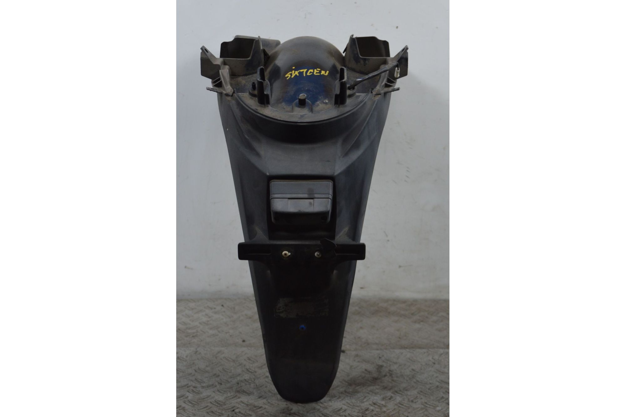 Carena Parafango Portatarga Suzuki Sixteen 125 / 150 dal 2007 al 2014  1701680288090