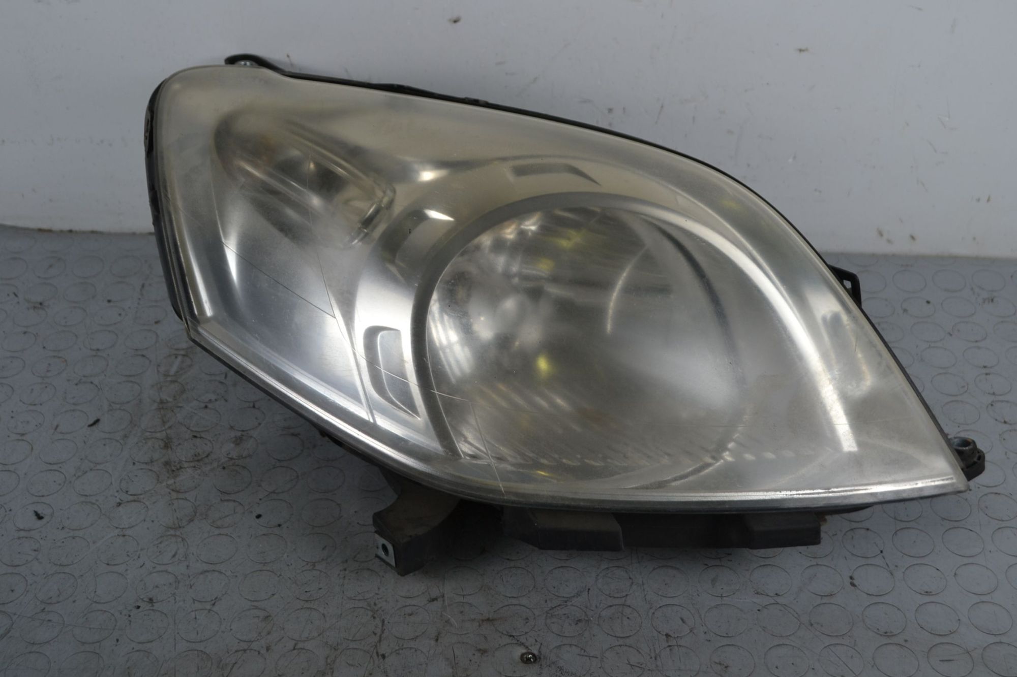 Faro Anteriore DX Fiat Fiorino Cassone 225 dal 10/2007 al 04/2016 Cod 45560393 Cod Motore 350A1000  1703665954273