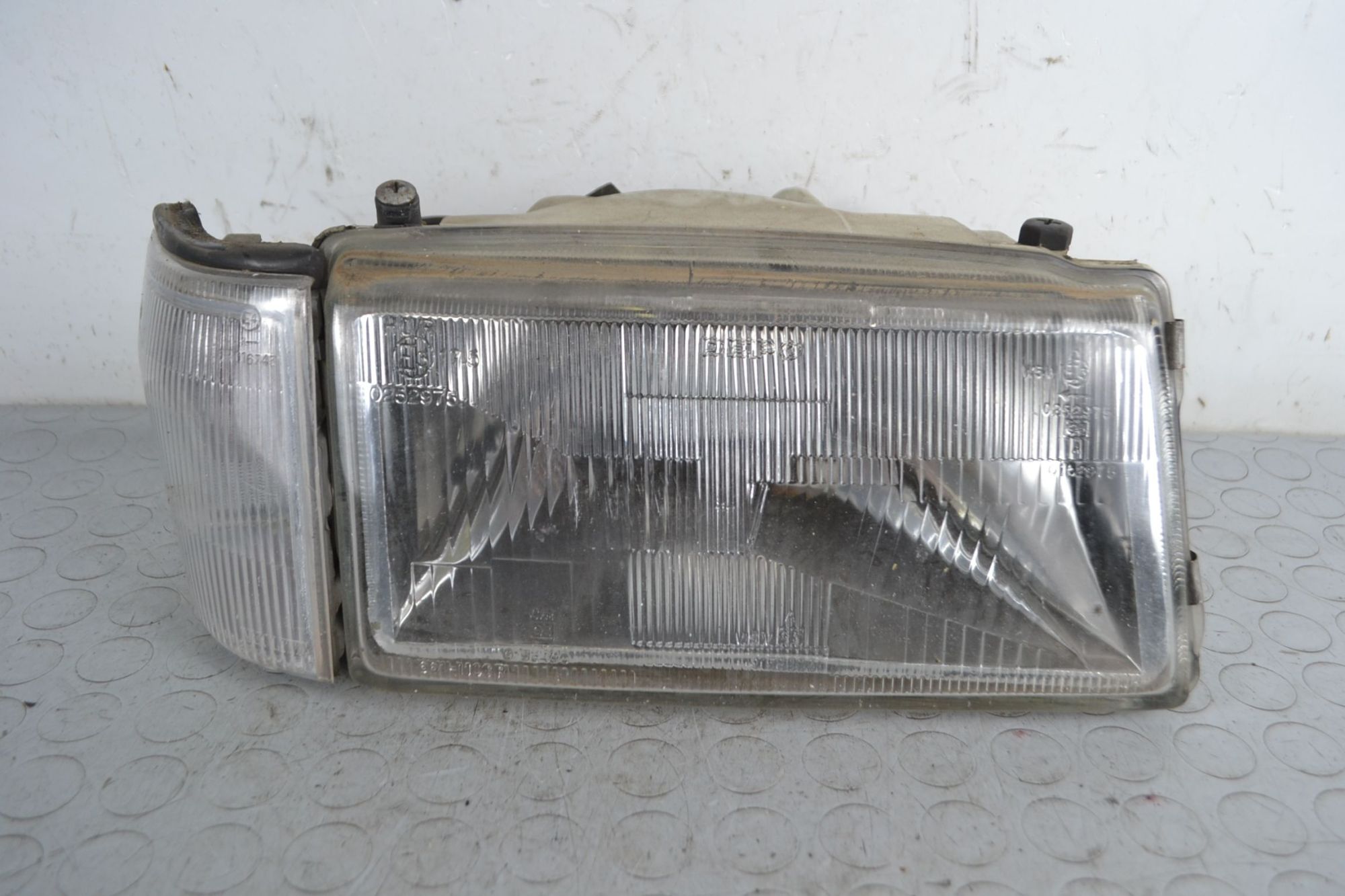 Faro anteriore DX Fiat Uno Dal 1989 al 1995 Cod 7642685  1704712247584