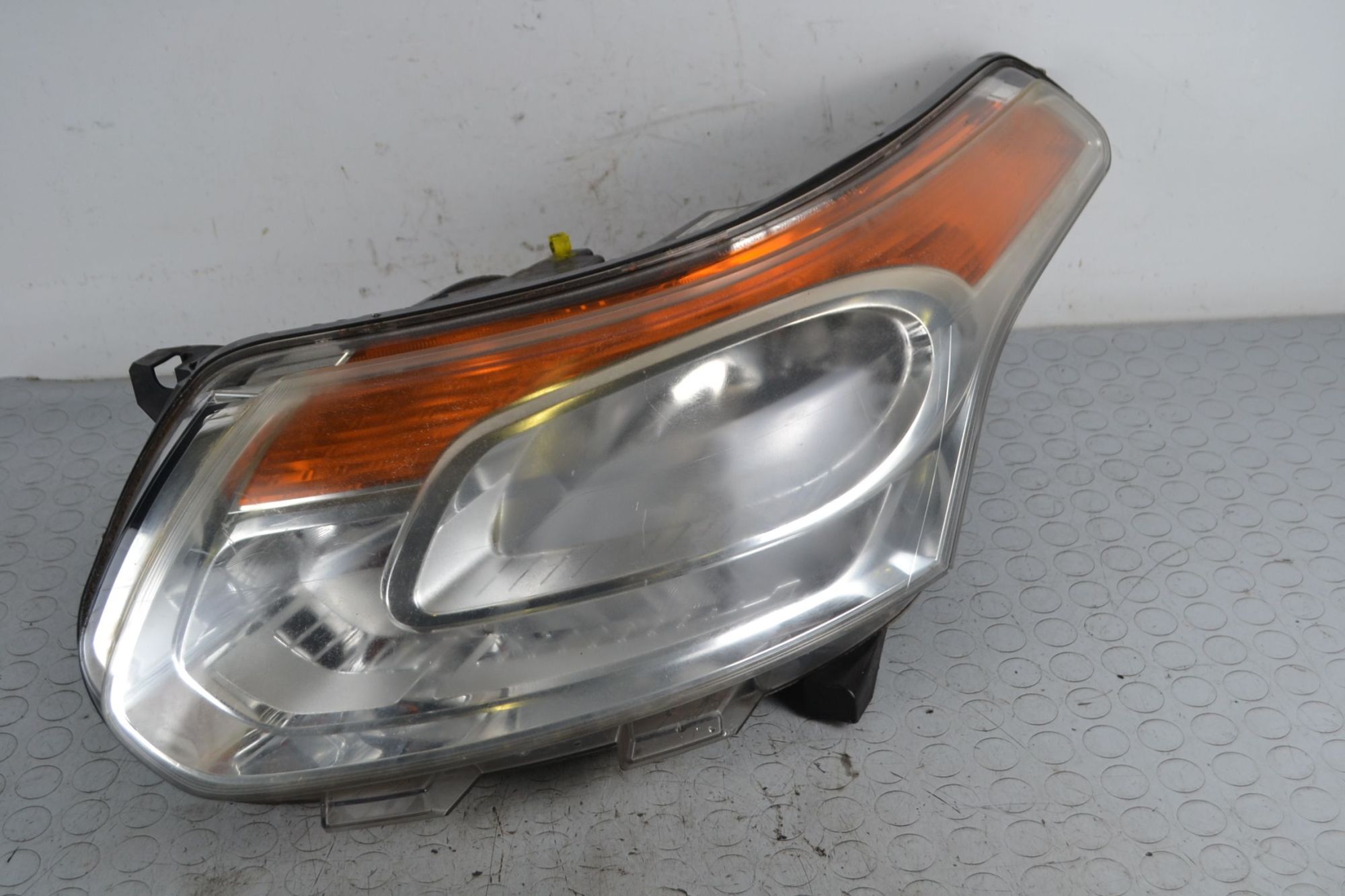 Faro Anteriore SX Citroen C3 Picasso dal 2008 al 2017 Cod 9681873980  1705575229281