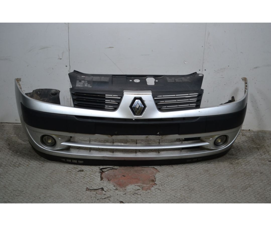 Paraurti anteriore Renault Clio II Dal 2001 al 2012 Colore grigio argento  1707401823939