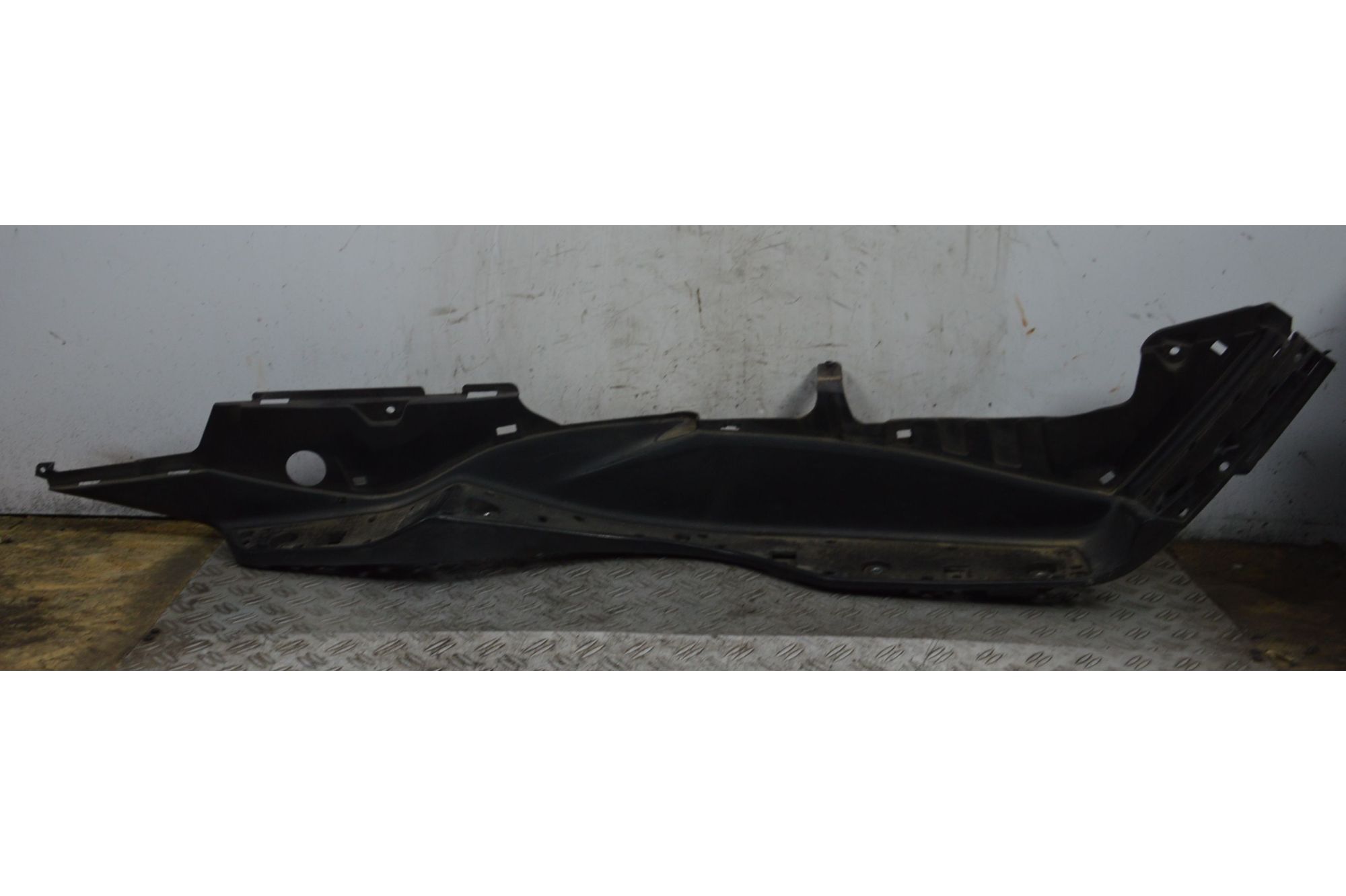 Carena Pedana Poggiapiedi Destra DX Suzuki Burgman 400 K7 dal 2007 al 2013  1711528758234