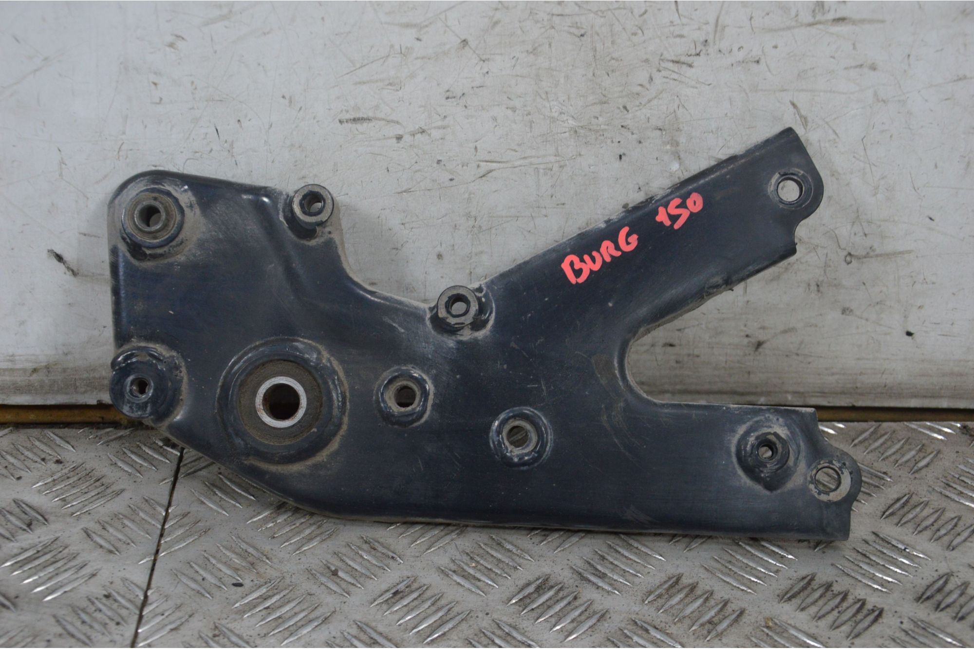 Staffa Supporto Marmitta Suzuki Burgman 150 dal 2005 al 2006  1714979613923