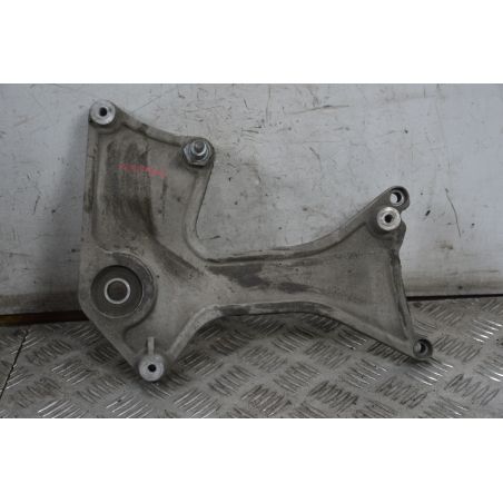 Staffa Supporto Marmitta Piaggio Vespa GT 200 L Dal 2003 al 2006  1714983387704