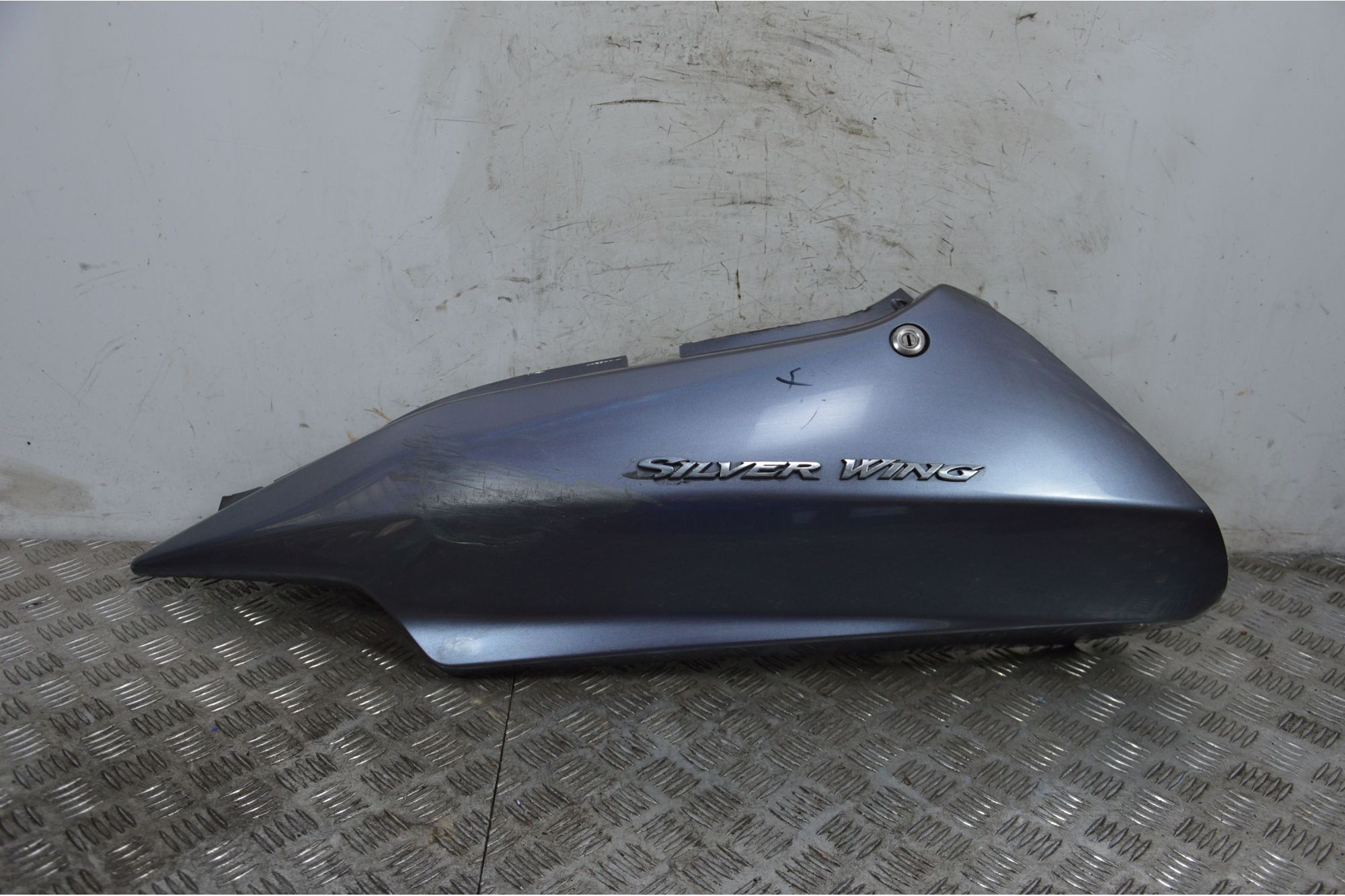 Carena Fianchetto Posteriore Sinistro Sx Honda Silver Wing 400 / 600 dal 2001 al 2009  1716457529559