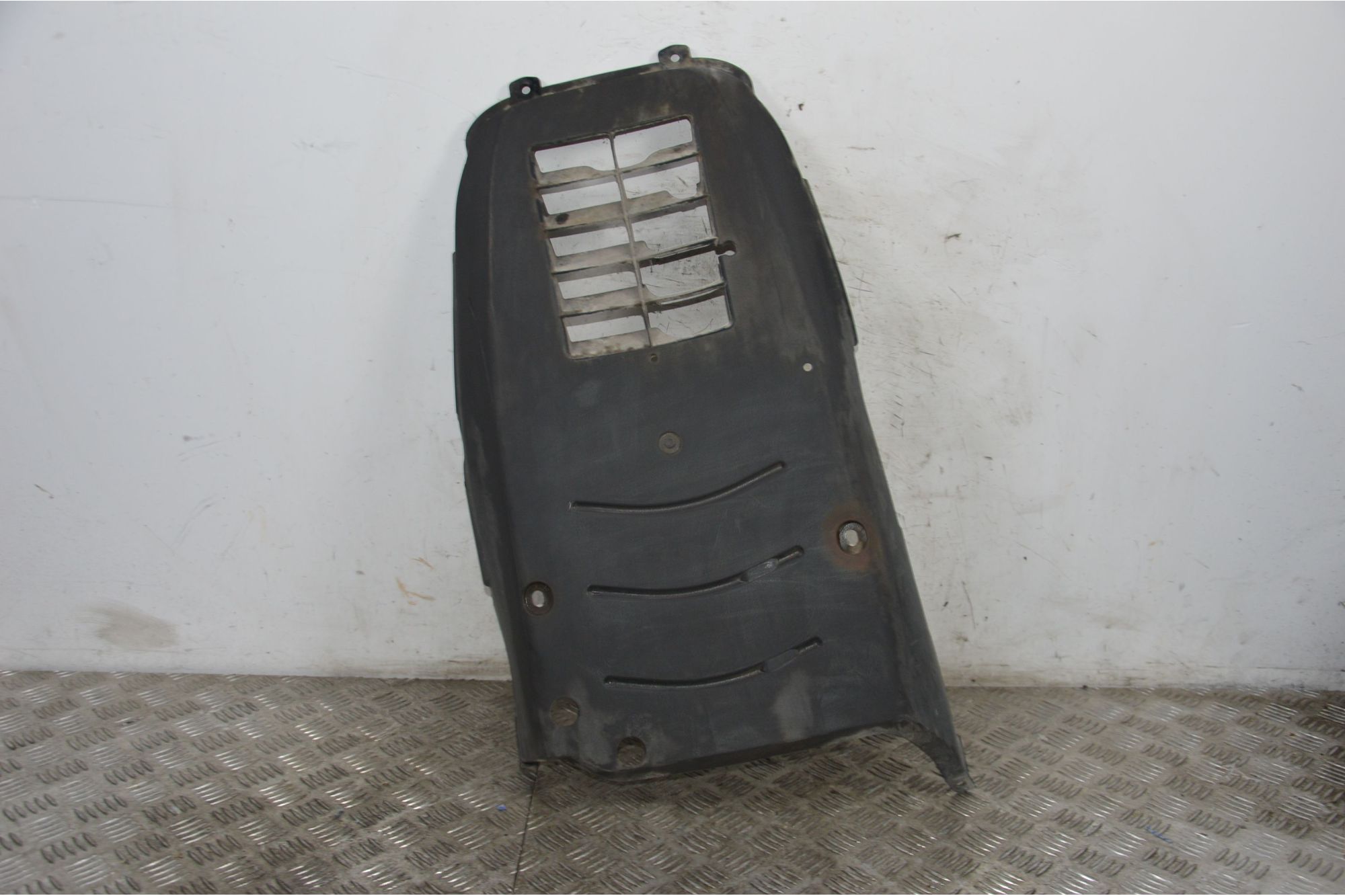 Carena Sottopedana Centrale Suzuki Burgman 150 Dal 2005 al 2006  1716824866973