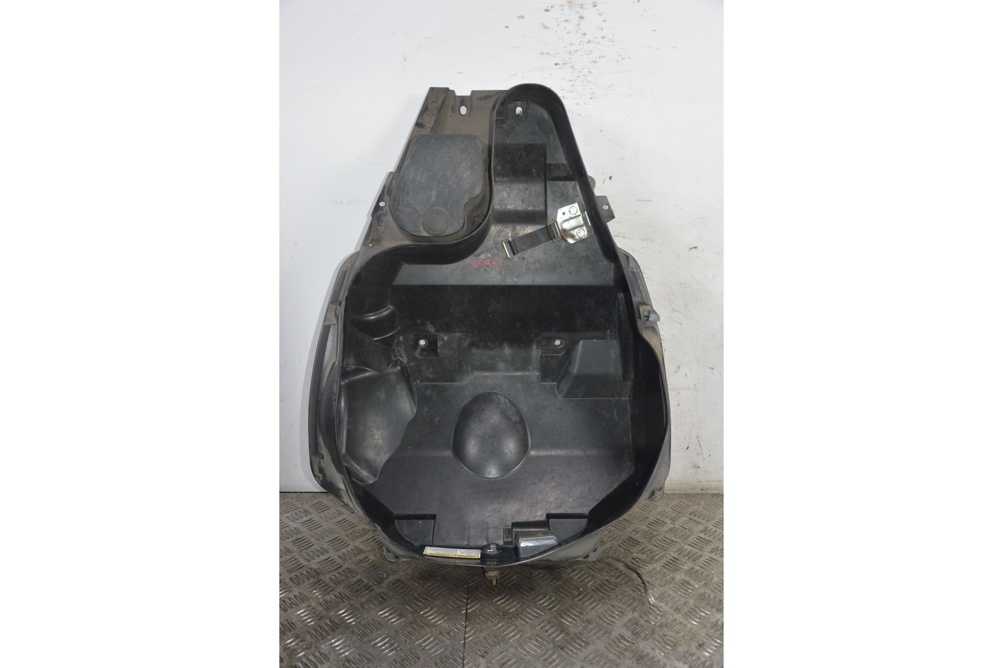 Carena Vano Sottosella Suzuki Burgman 150 Dal 2005 al 2006  1716886206915