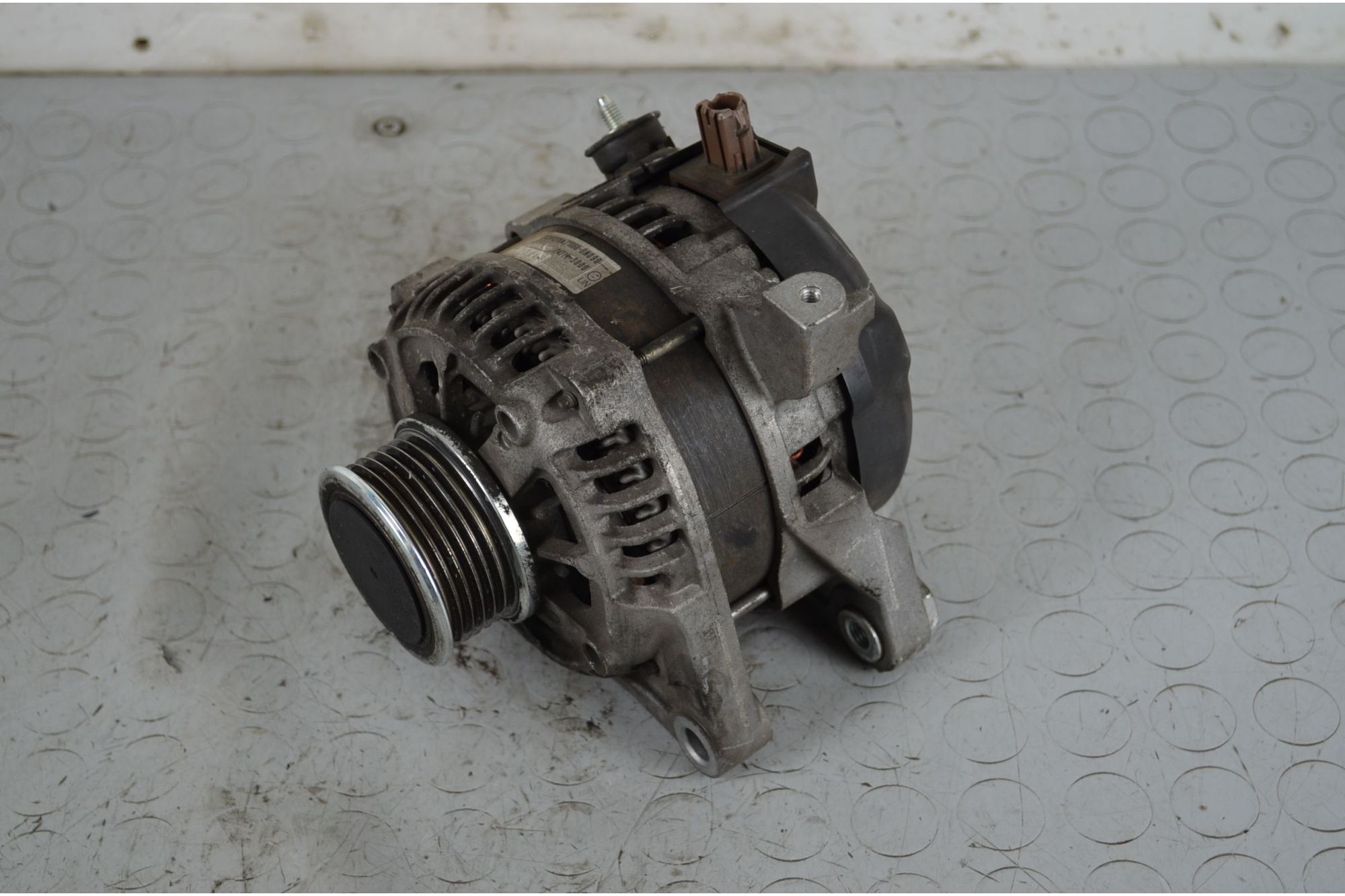 Alternatore Toyota Yaris III dal 2011 al 2015 Cod 27060-0n090  1717053188454