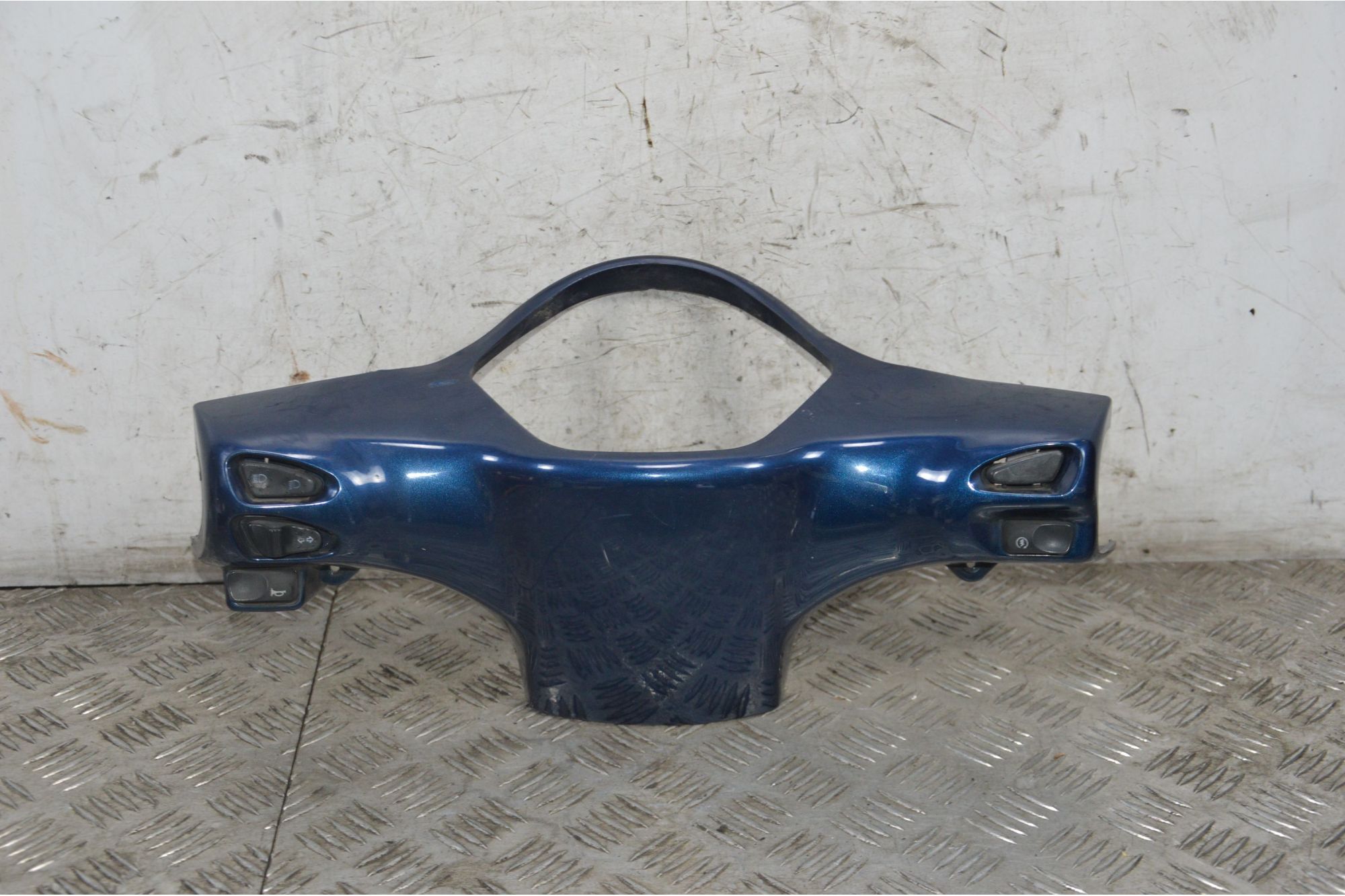 Carena Coprimanubrio portastrumentazione Piaggio Vespa Lx 125 Dal 2005 al 2011  1717487673410