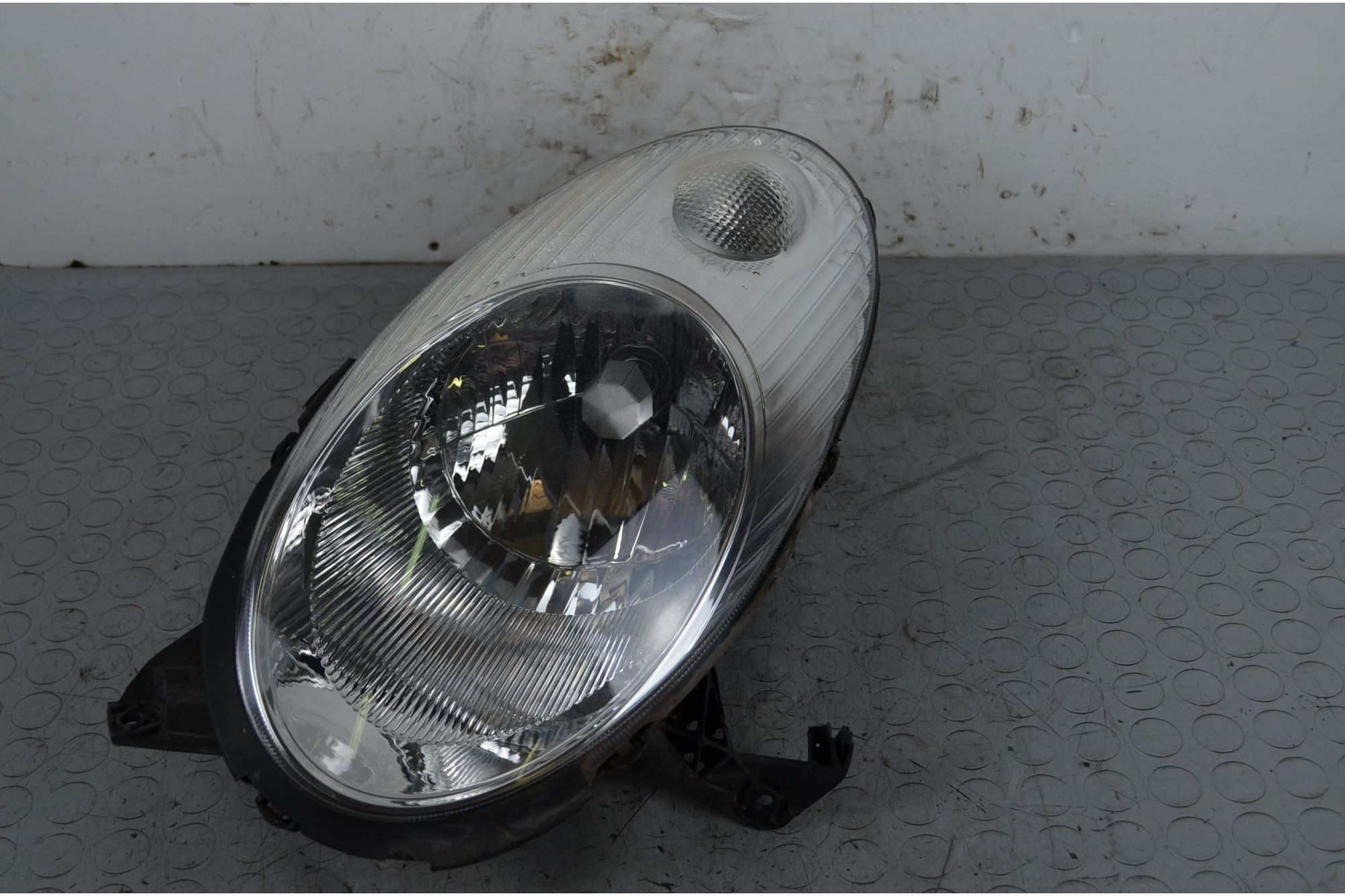 Faro anteriore SX Nissan Micra K12 dal 2002 al 2010 Cod 26060BC500  1717584182945