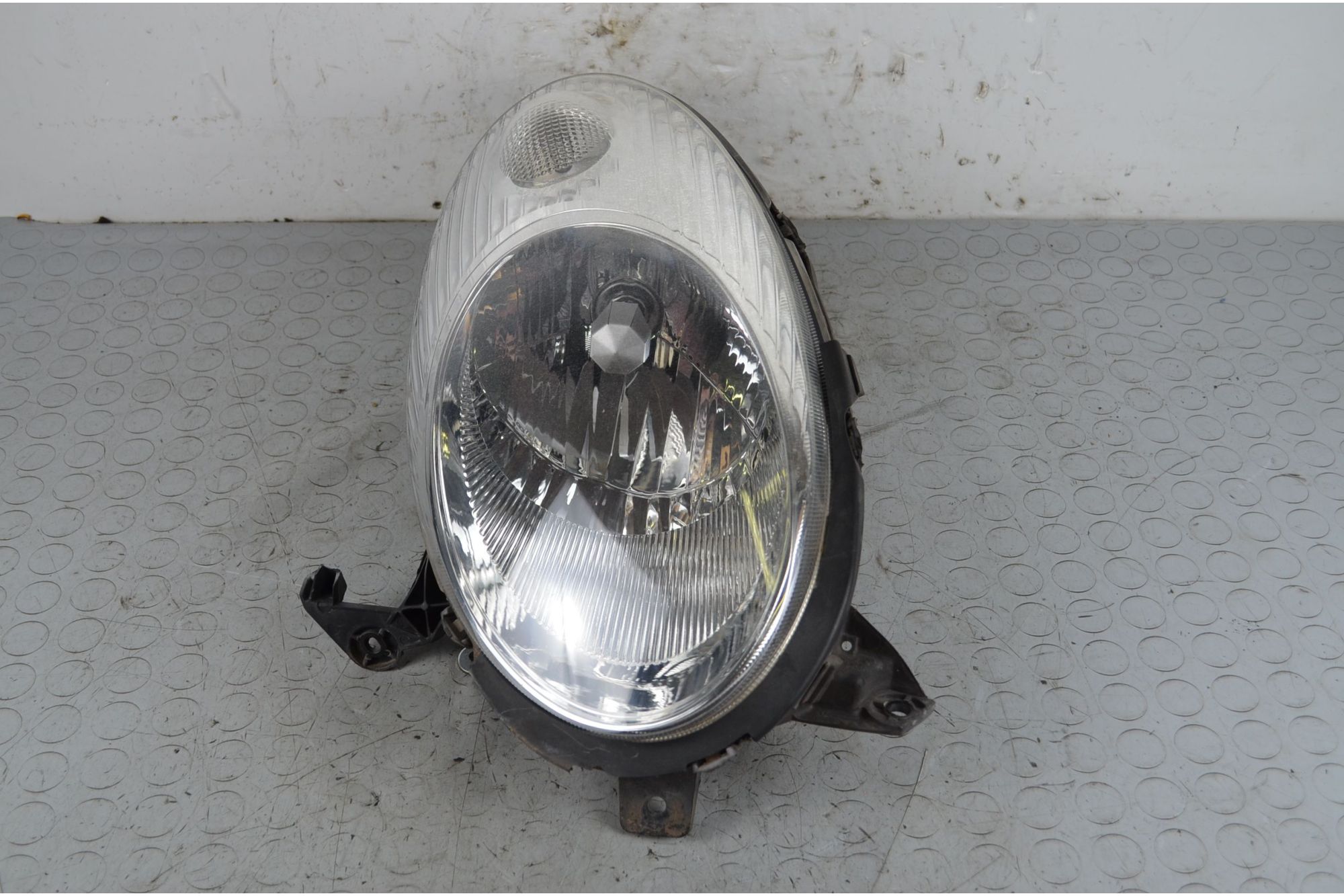 Faro anteriore DX Nissan Micra K12 dal 2002 al 2010 Cod 26010BC500  1717656847864