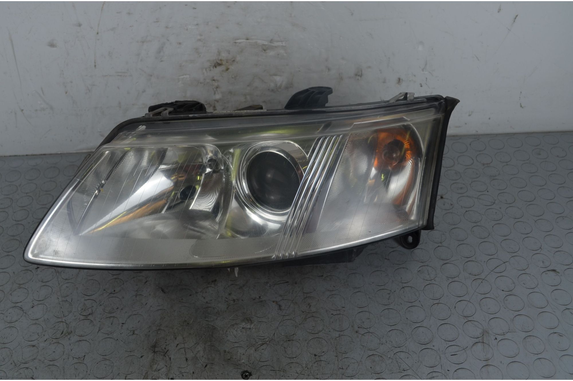 Faro anteriore SX Xeno Saab 9-3 II Dal 2002 al 2014 Cod 12797388  1718268164677