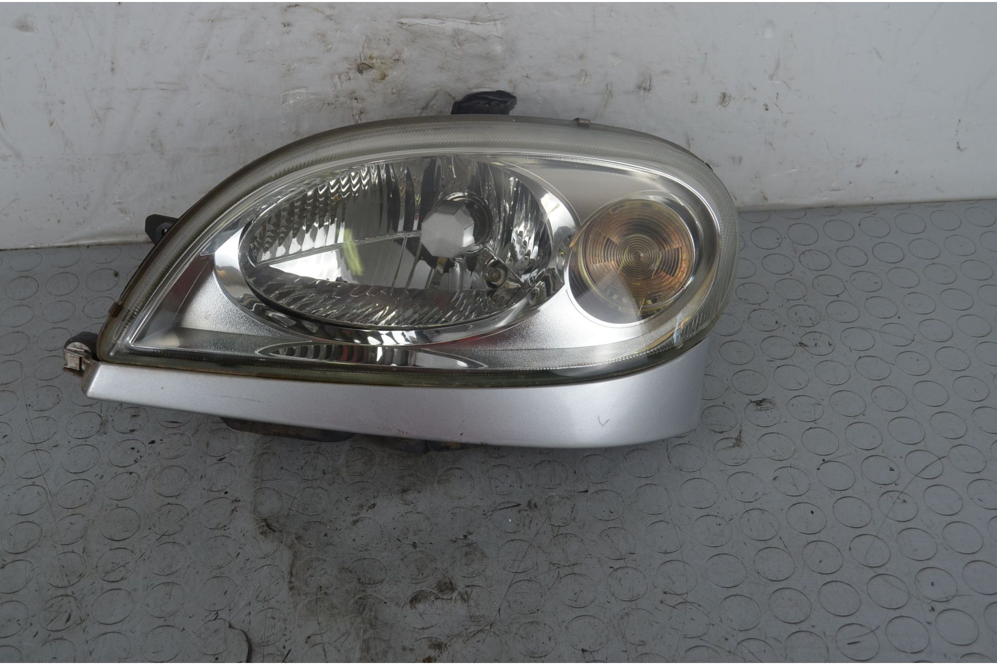 Faro anteriore SX Citroen Saxo Dal 1996 al 2004 Cod 6204W2  1718695858101