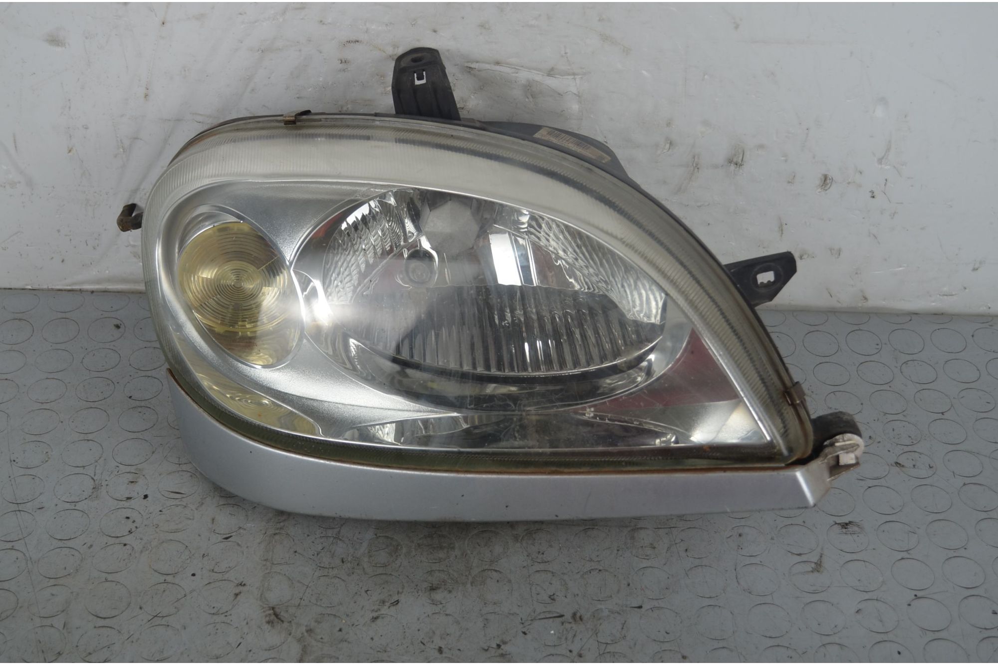 Faro anteriore DX Citroen Saxo Dal 1996 al 2004 Cod 6205W2  1718696216474