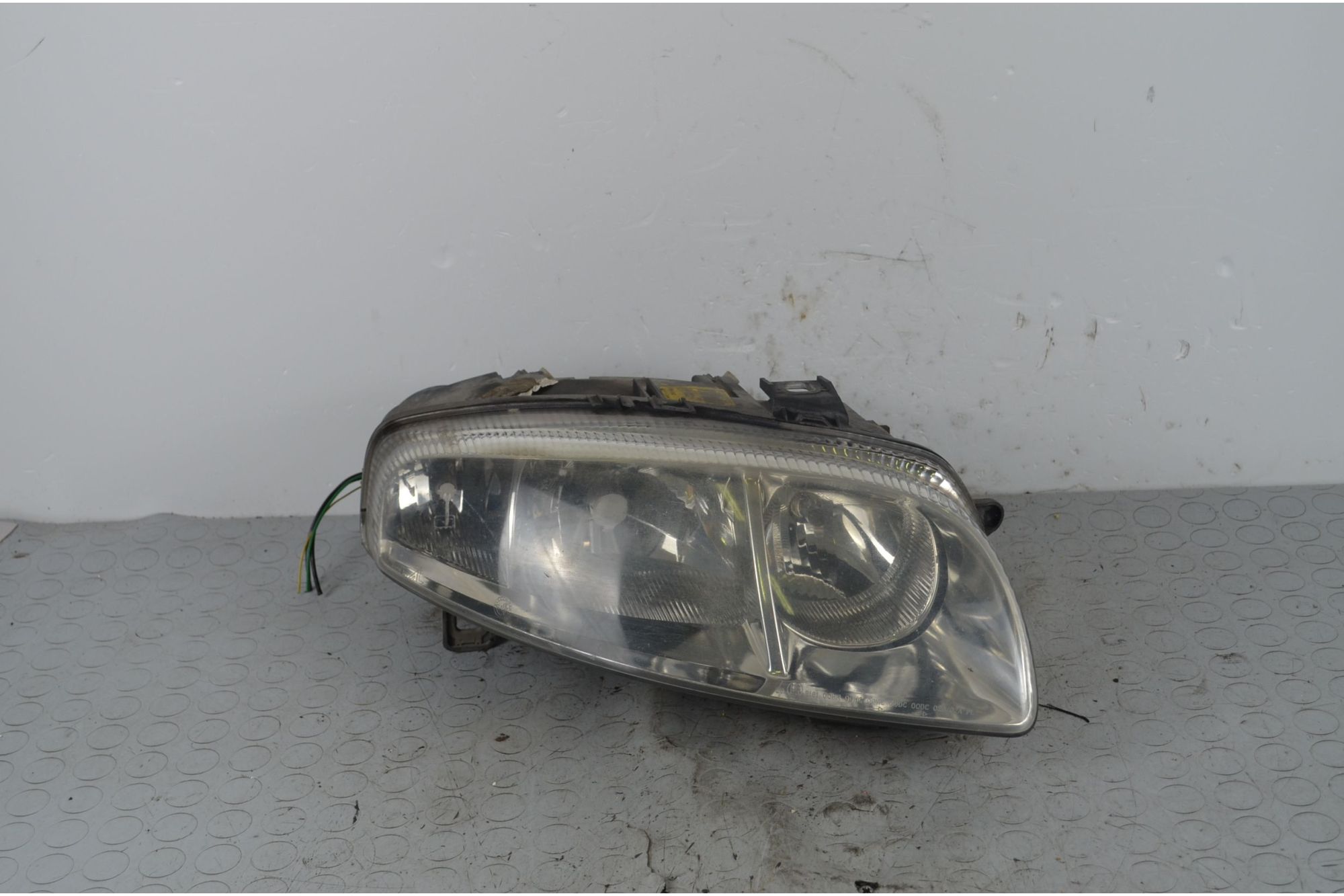 Faro Anteriore DX Alfa Romeo GT dal 2003 al 2010 Cod 60681583  1718703245787