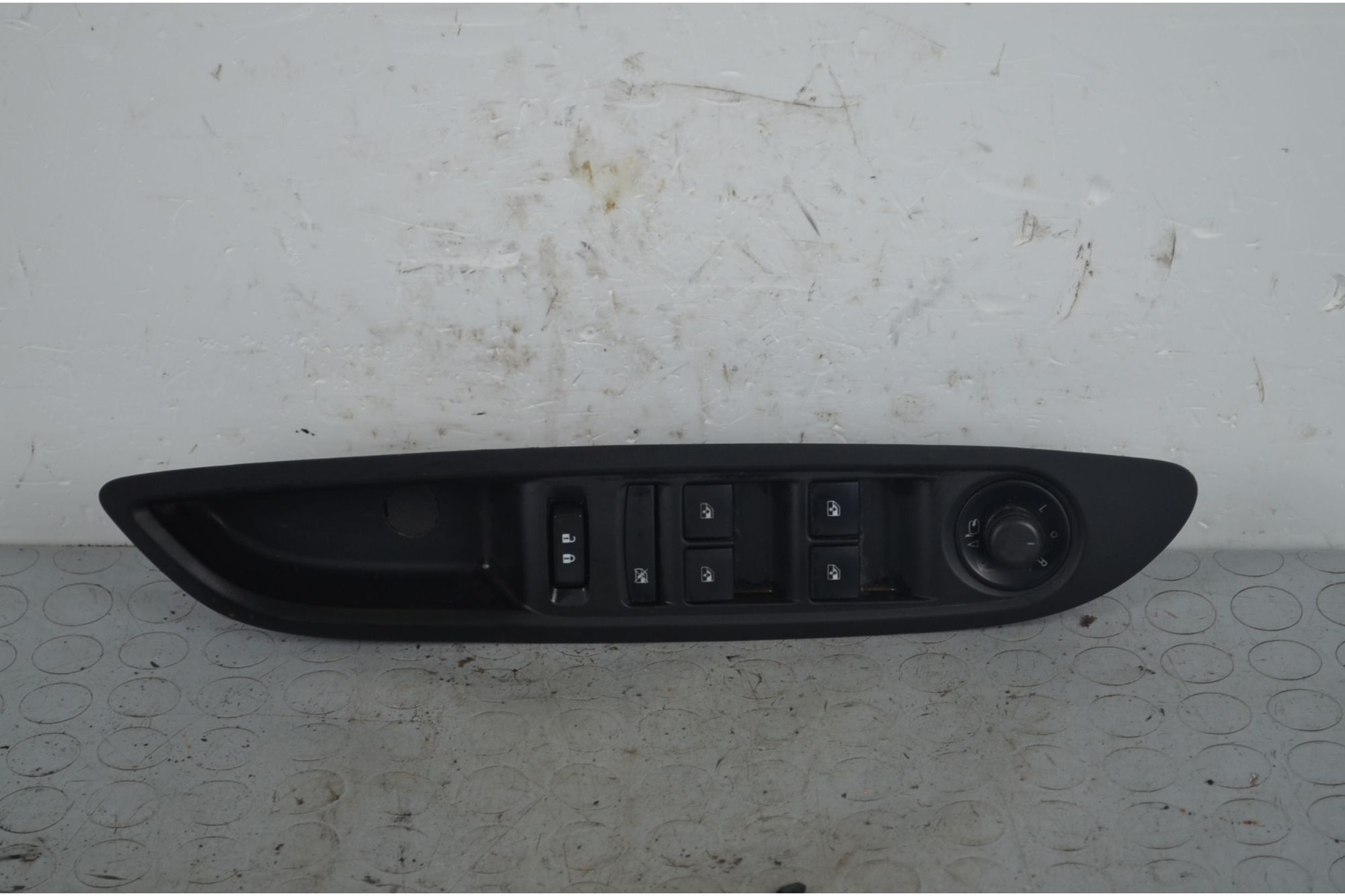 Pulsantiera alzacristalli anteriore SX Opel Mokka Dal 2012 al 2019 Cod 95025518  1719223035070