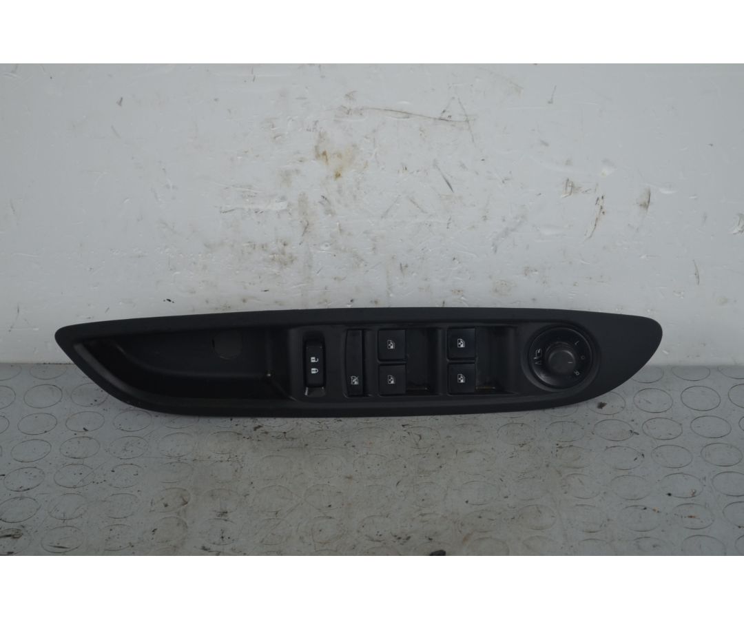 Pulsantiera alzacristalli anteriore SX Opel Mokka Dal 2012 al 2019 Cod 95025518  1719223035070